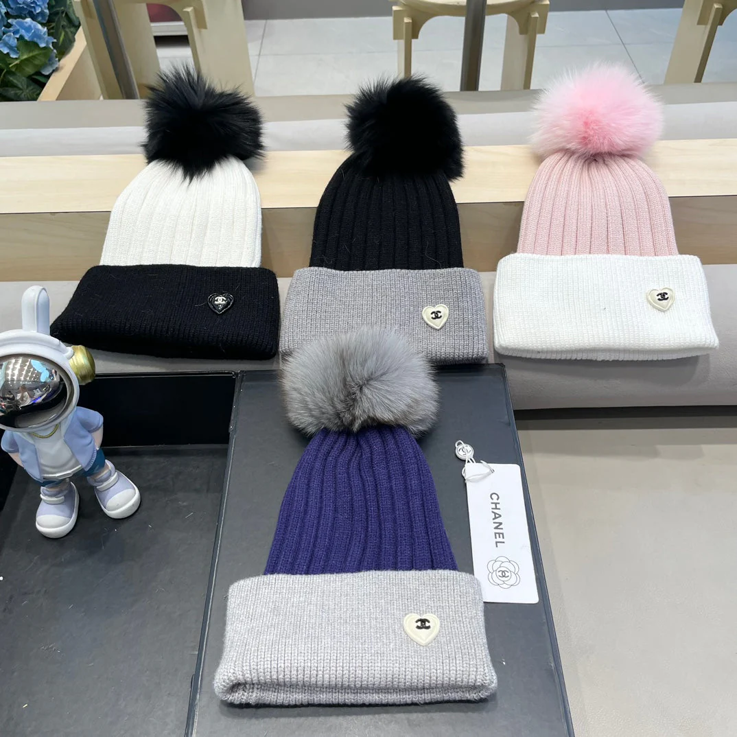 BEANIE HAT IN BLACK MIX LIGHT GRAY WOOL 421050