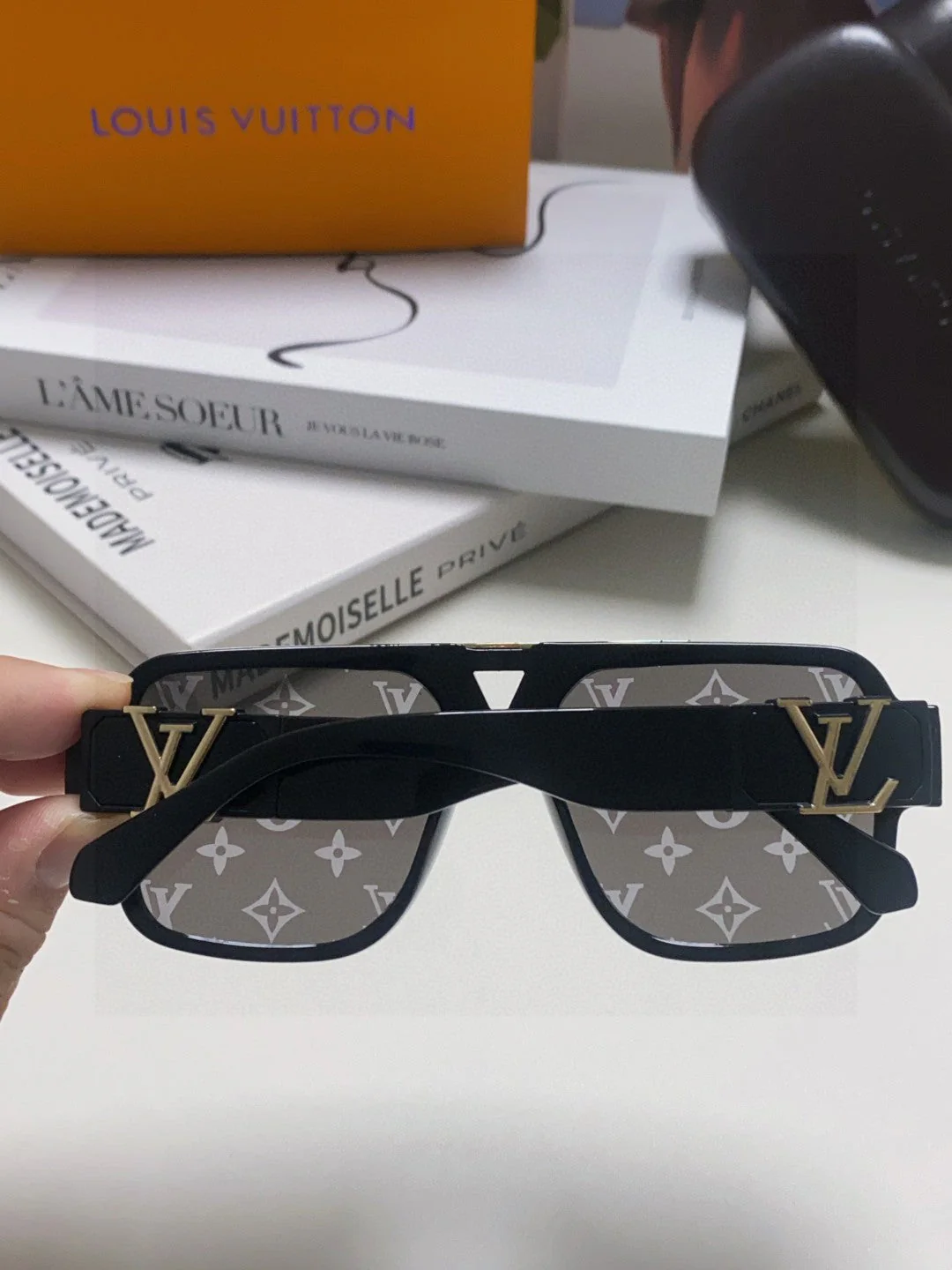 EVIDENCE SUNGLASSES 574717 IN BLACK ACETATE MONOGRAM ON LENS