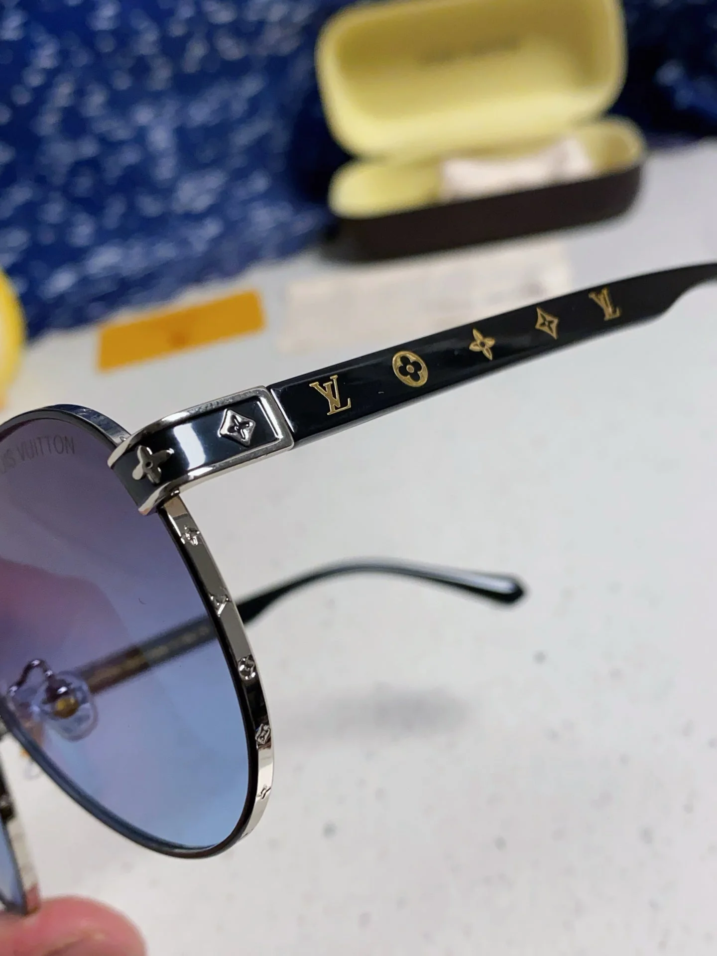 PILOT SUNGLASSES 571633 IN SILVER METAL GREY SMOKE LENSES MONOGRAM LOGO