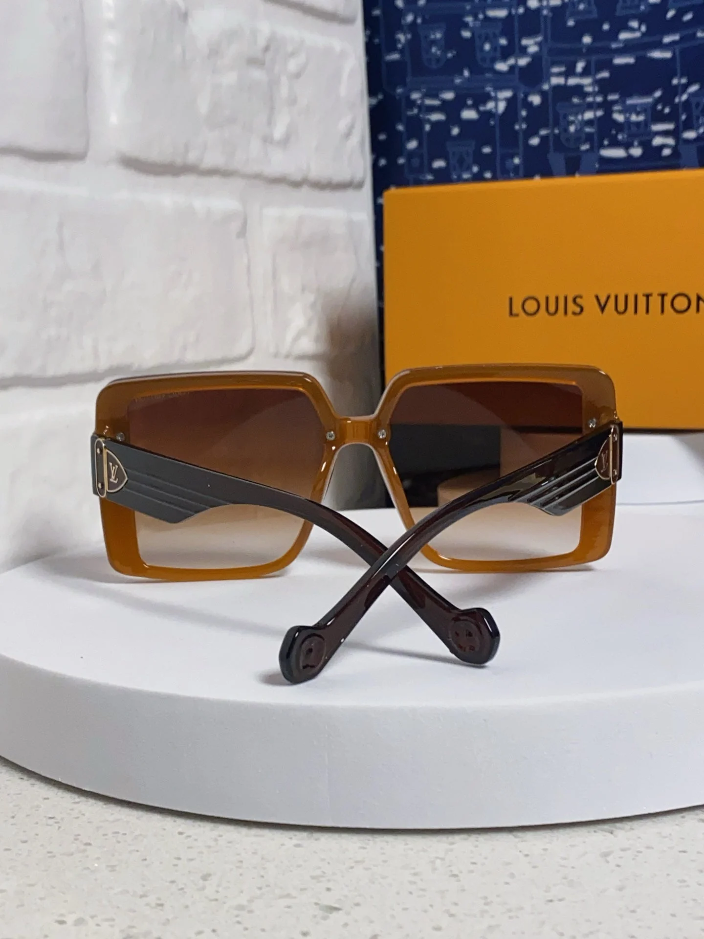 SQUARE SUNGLASSES 571655 IN BROWN CLEAR ACETATE
