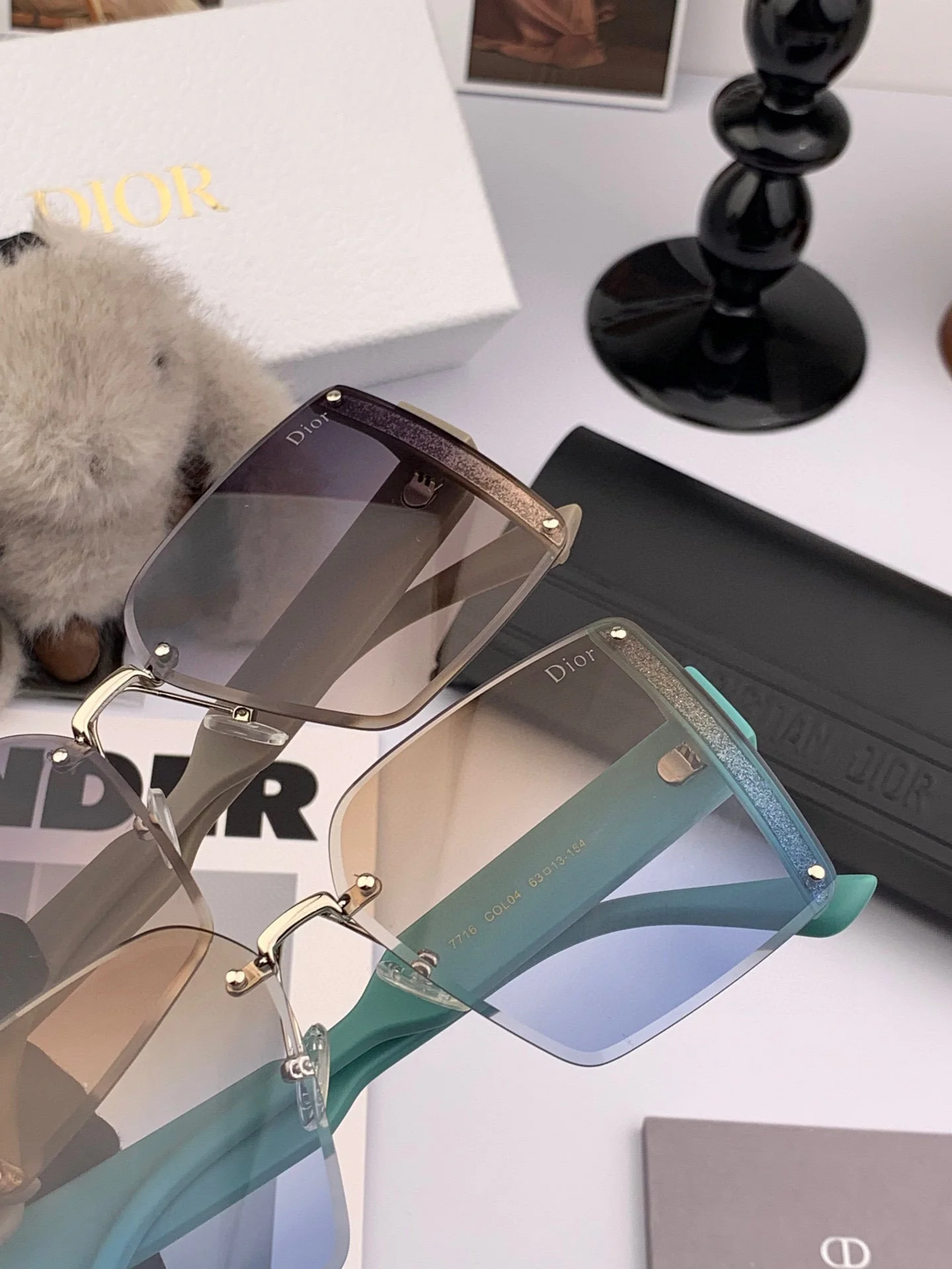 MONTAIGNE SQUARE SUNGLASS CD1677 IN ACETATE