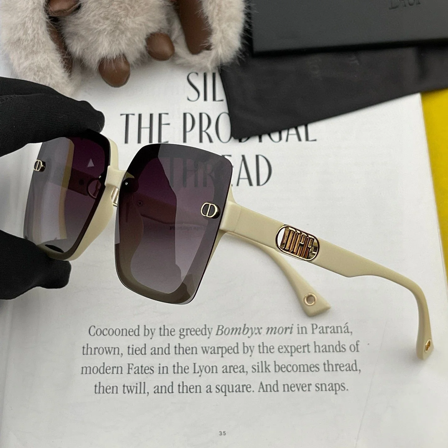 MONTAIGNE SUNGLASS CD5610 IN ACETATE