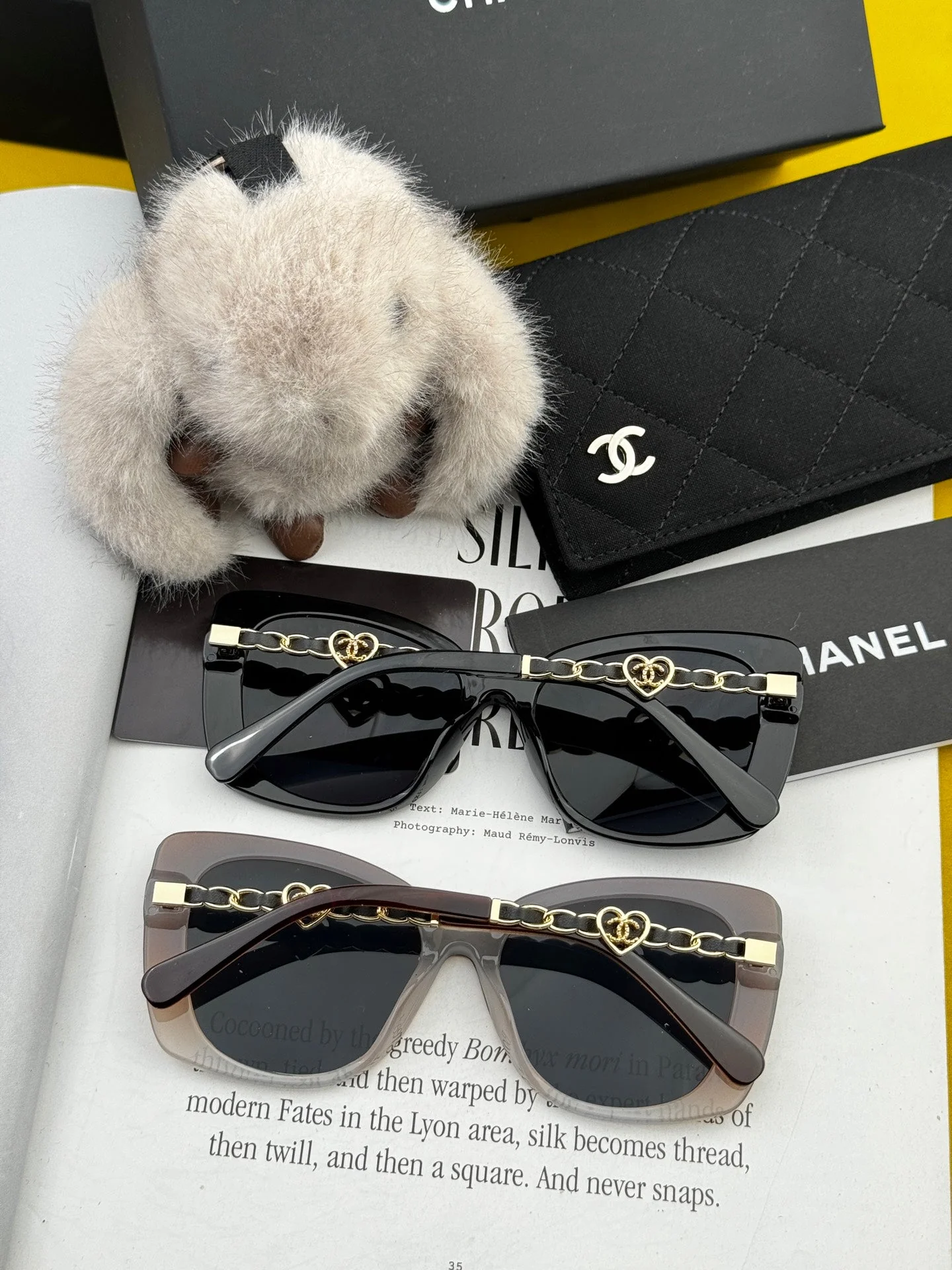 SQUARE SUNGLASSES CH25801 IN ACETATE HEART CHAIN METAL