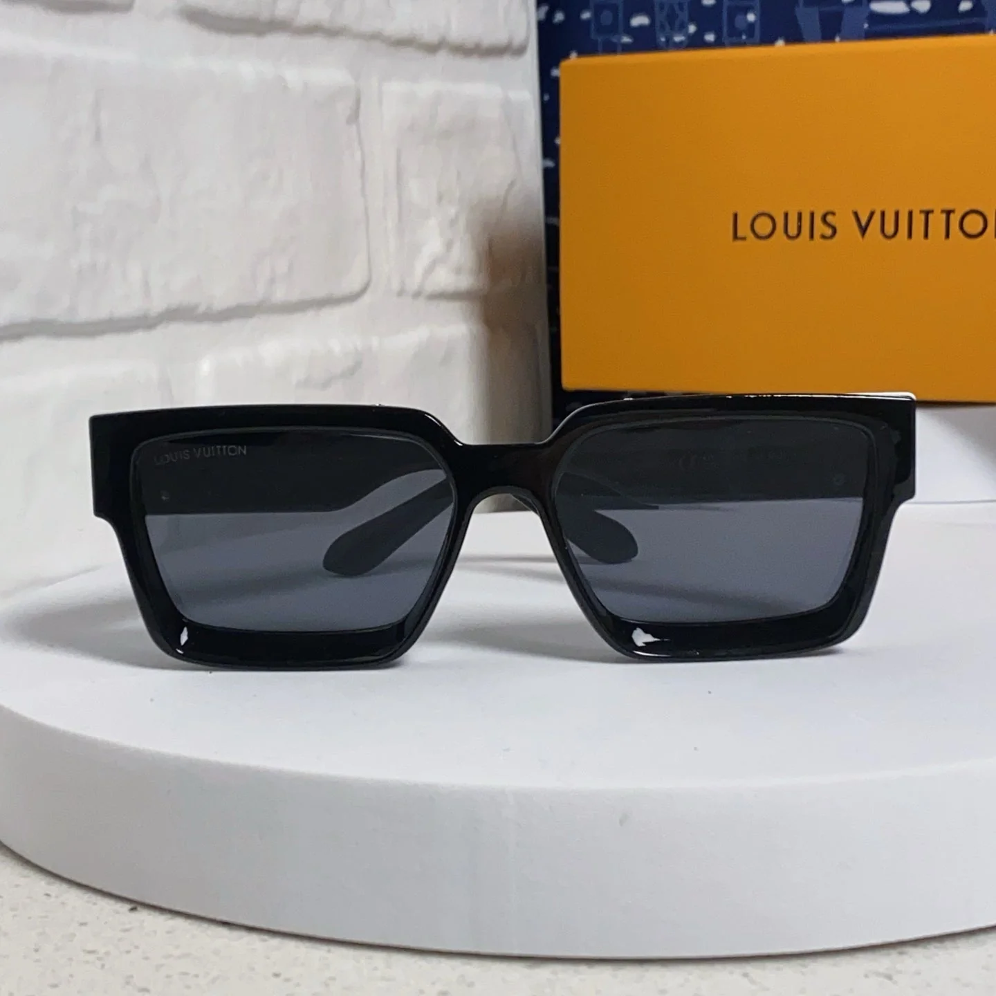 RECTANGLE SUNGLASSES 575849 BLACK IN ACETATE