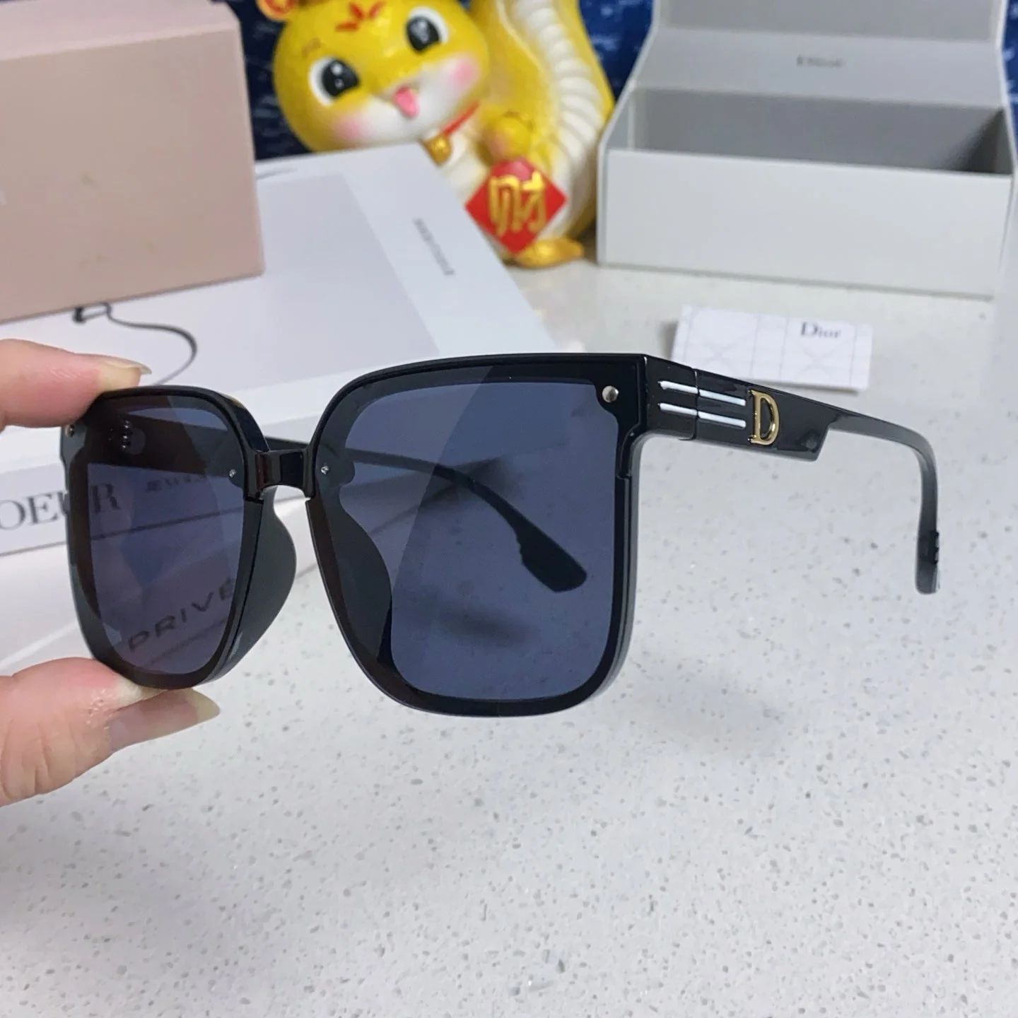 MONTAIGNE SUNGLASS 560862 IN BLACK ACETATE