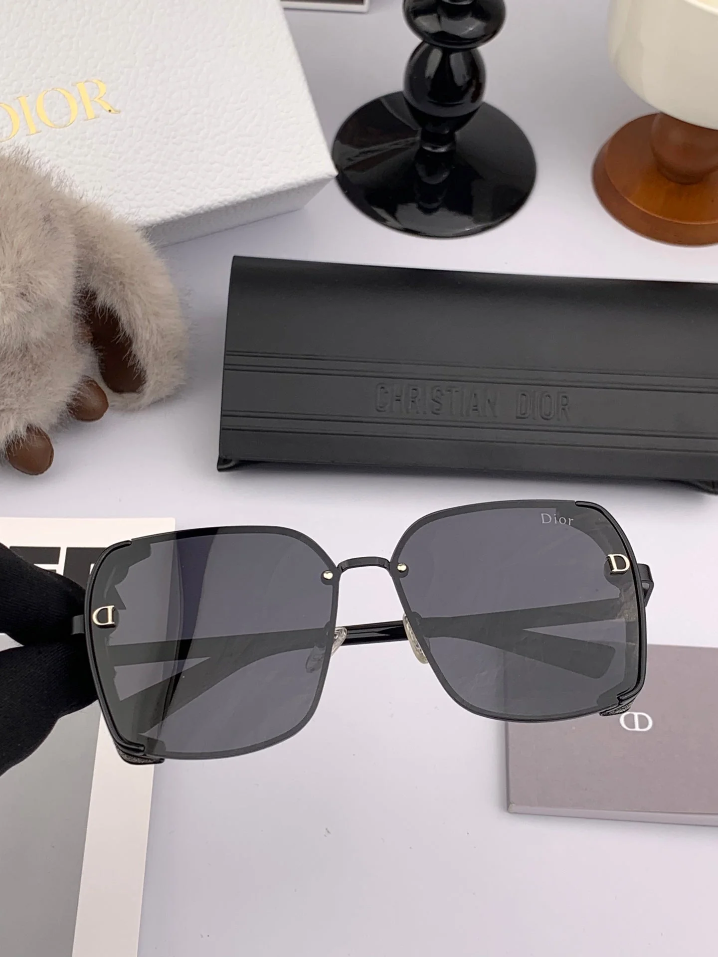 MONTAIGNE SUNGLASS CD9357 IN ACETATE