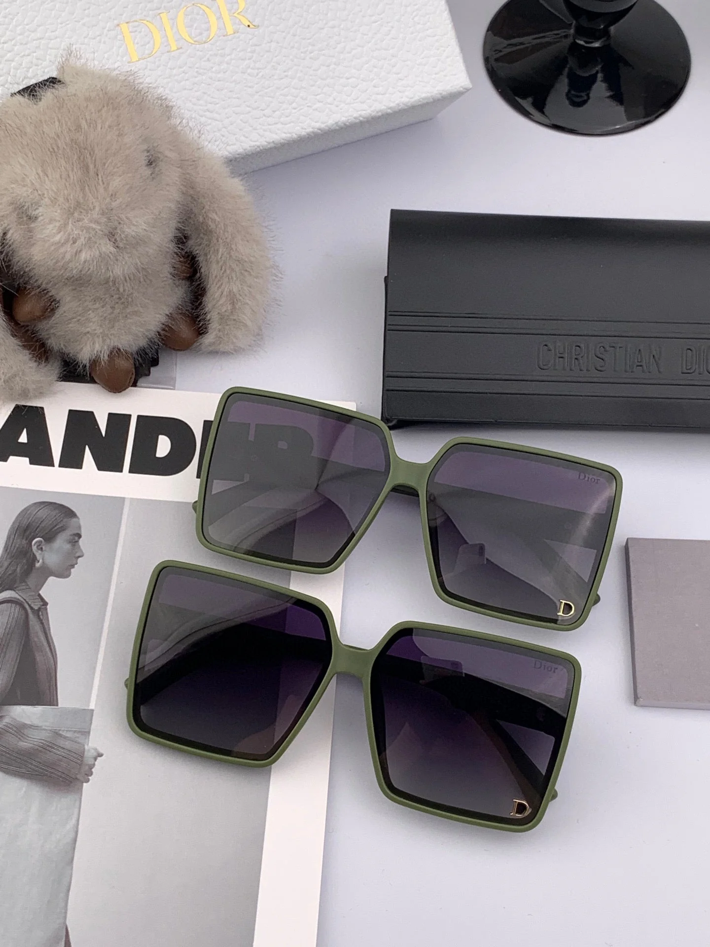 MONTAIGNE SUNGLASS CD1595 IN GREEN ACETATE