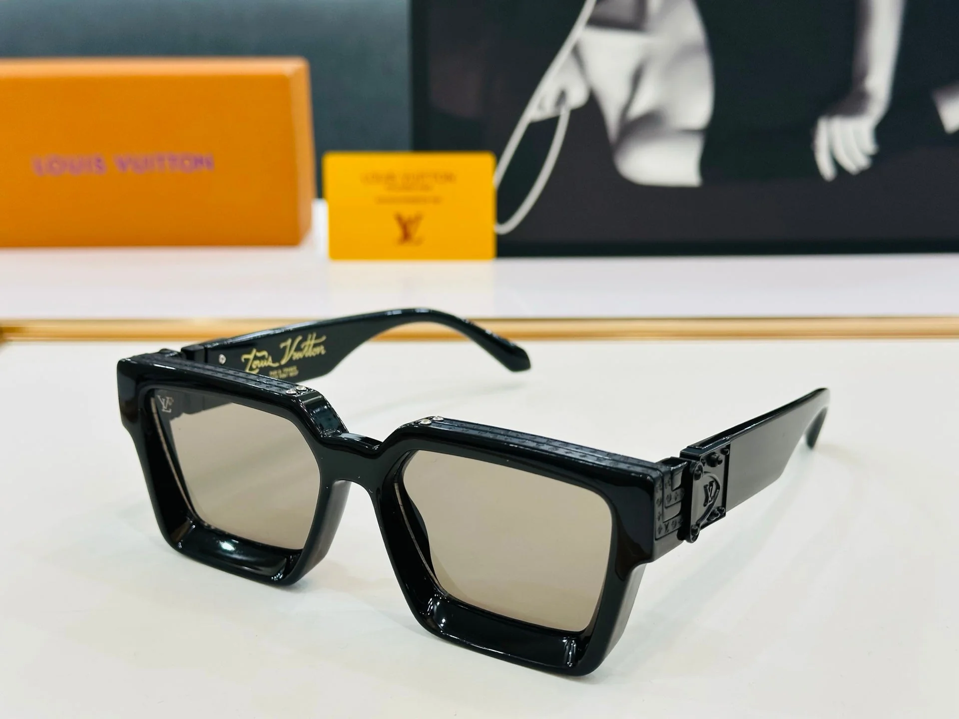 RECTANGLE SUNGLASSES 574801 IN ACETATE