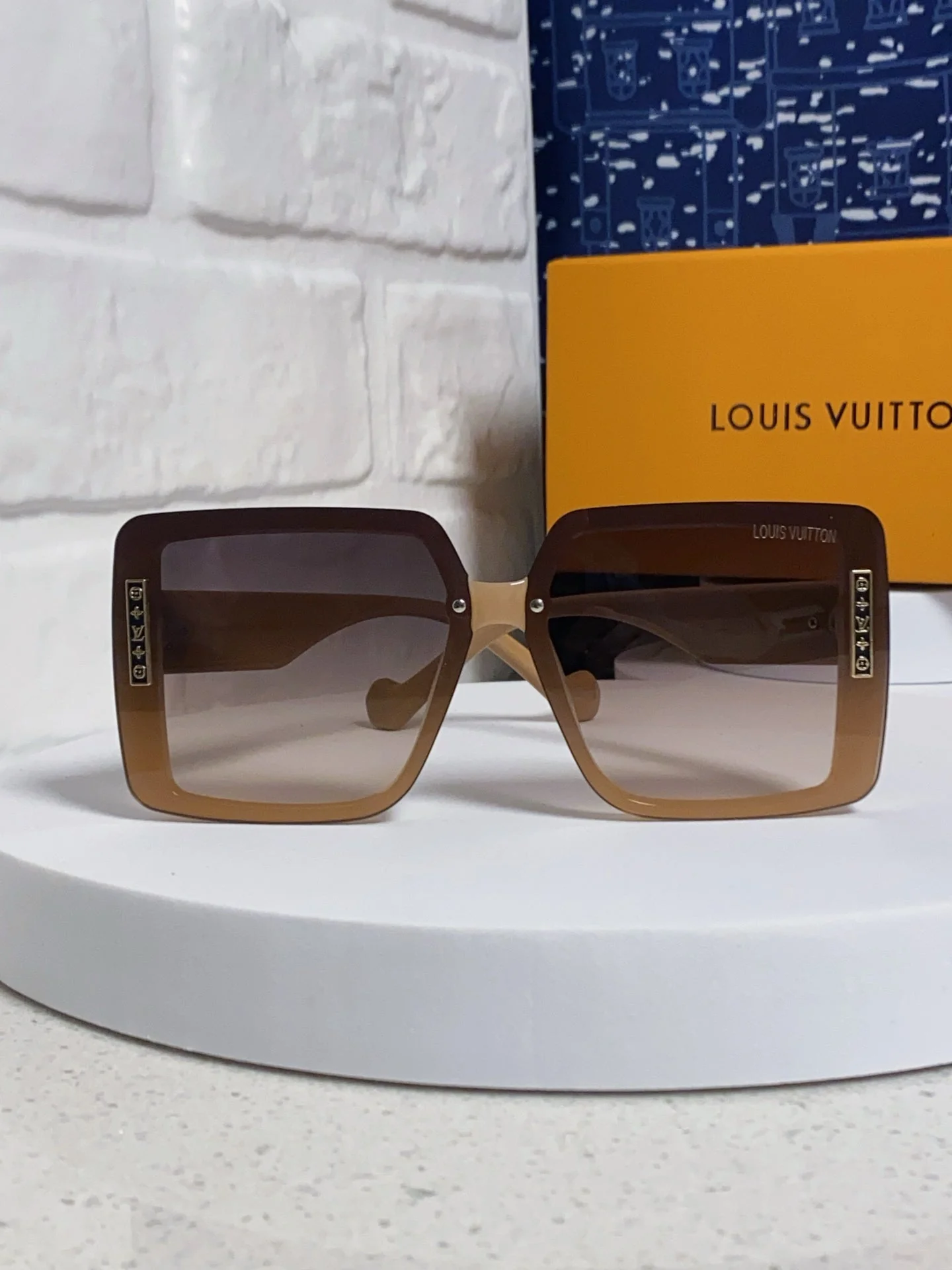 SQUARE SUNGLASSES 571654 IN DARK BEIGE SMOKE ACETATE