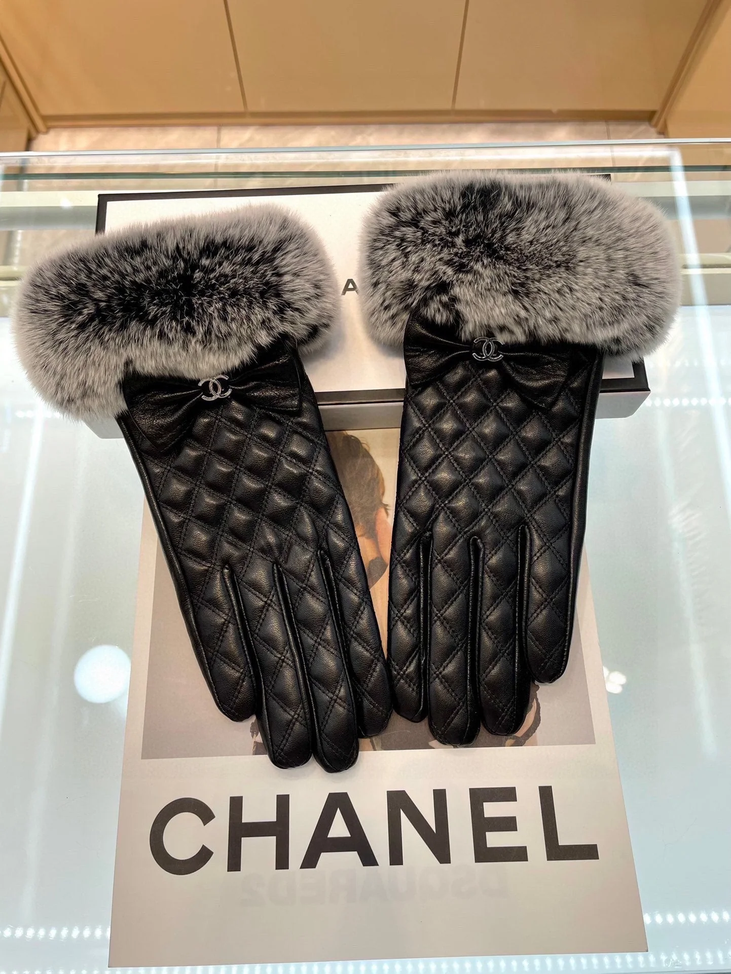 GLOVES IN BLACK LAMBSKIN WITH RABBIT FUR 463833