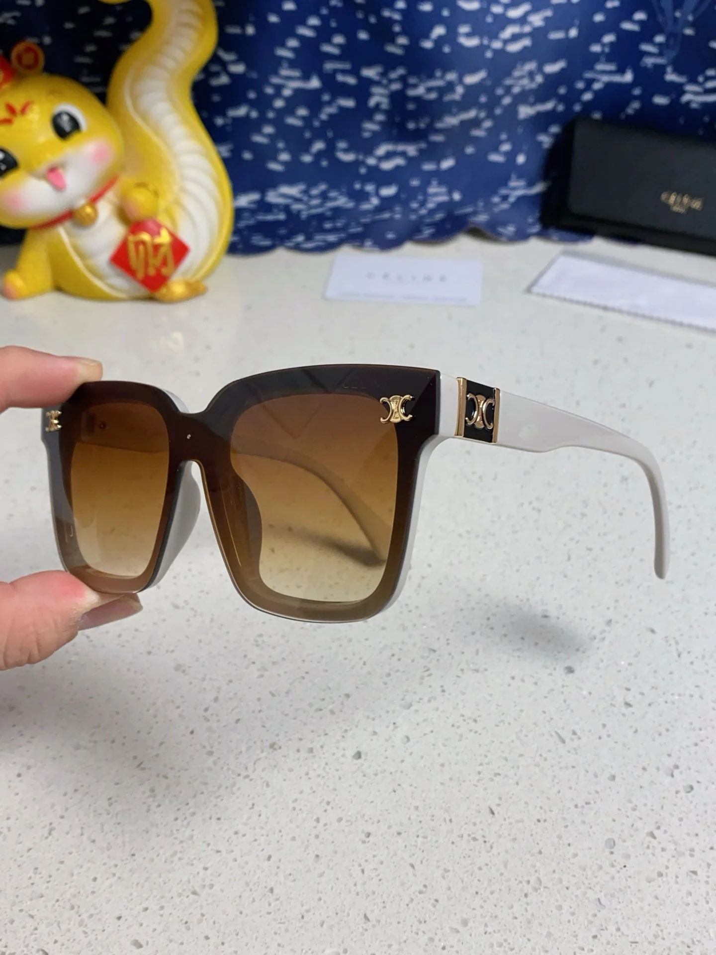 TRIOMPHE SUNGLASSES 548633 IN IVORY ACETATE