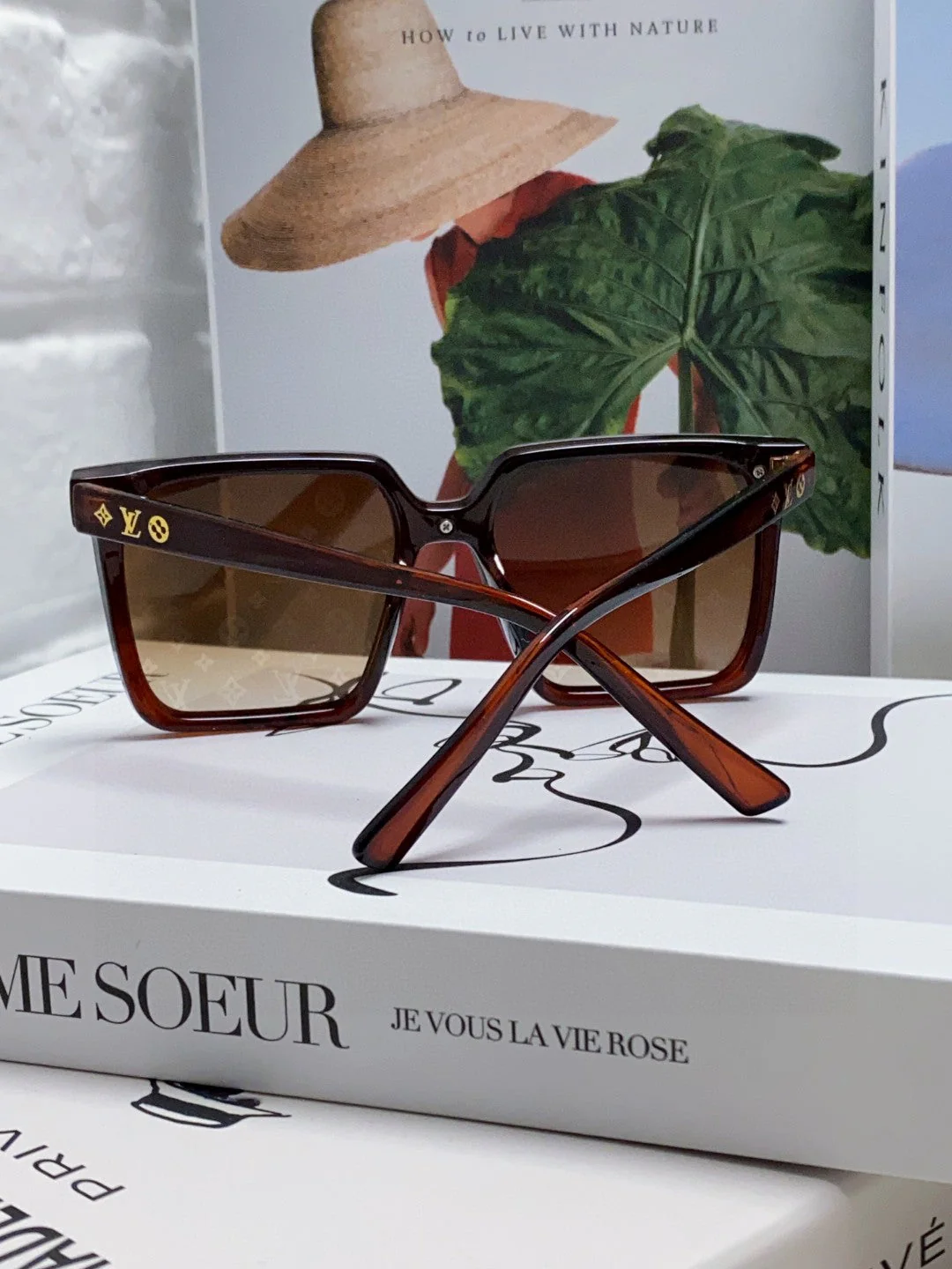 SQUARE SUNGLASS 581367 IN BROWN ACETATE MONOGRAM MASK ON LENS