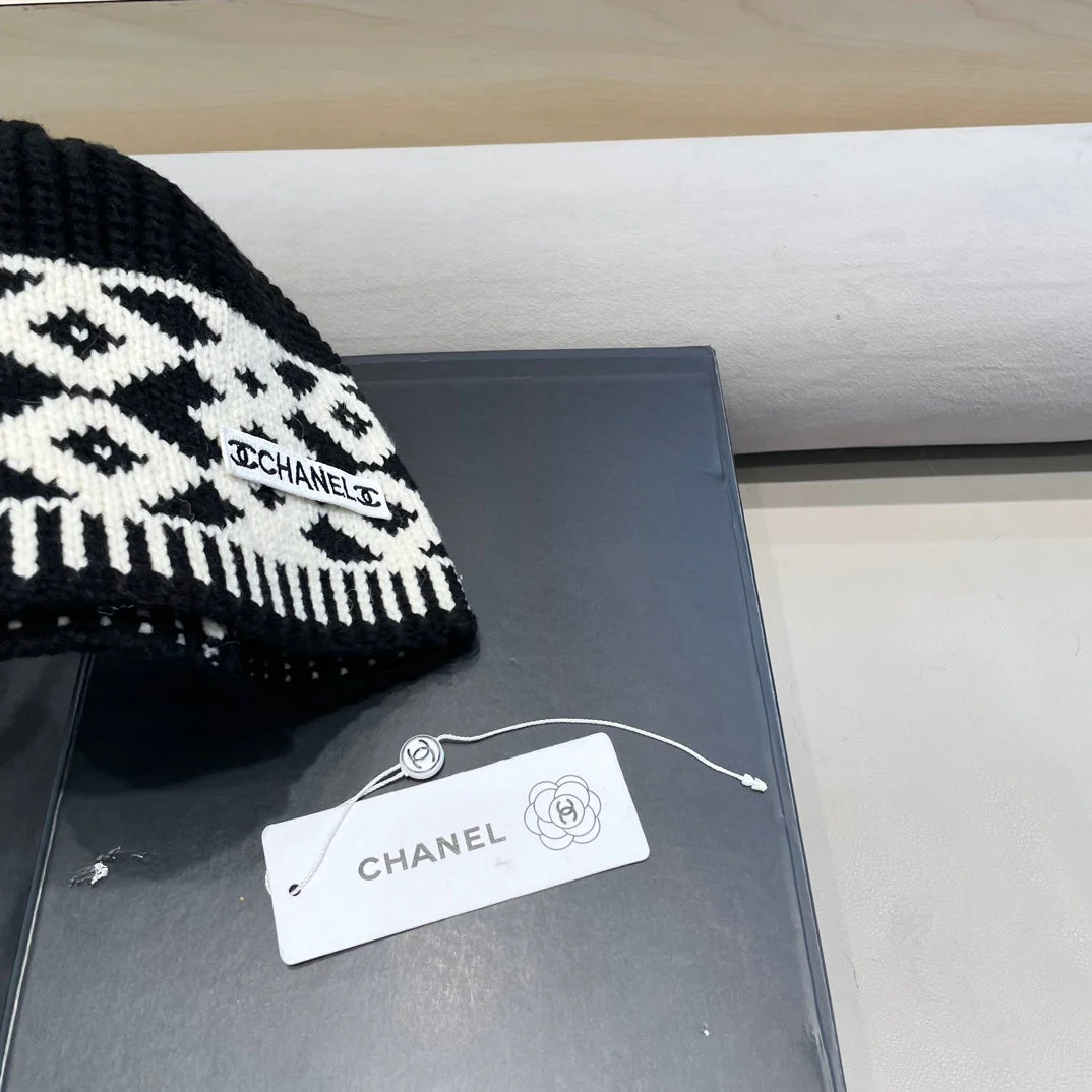 BEANIE HAT IN BLACK MIX WHITE WOOL 431698