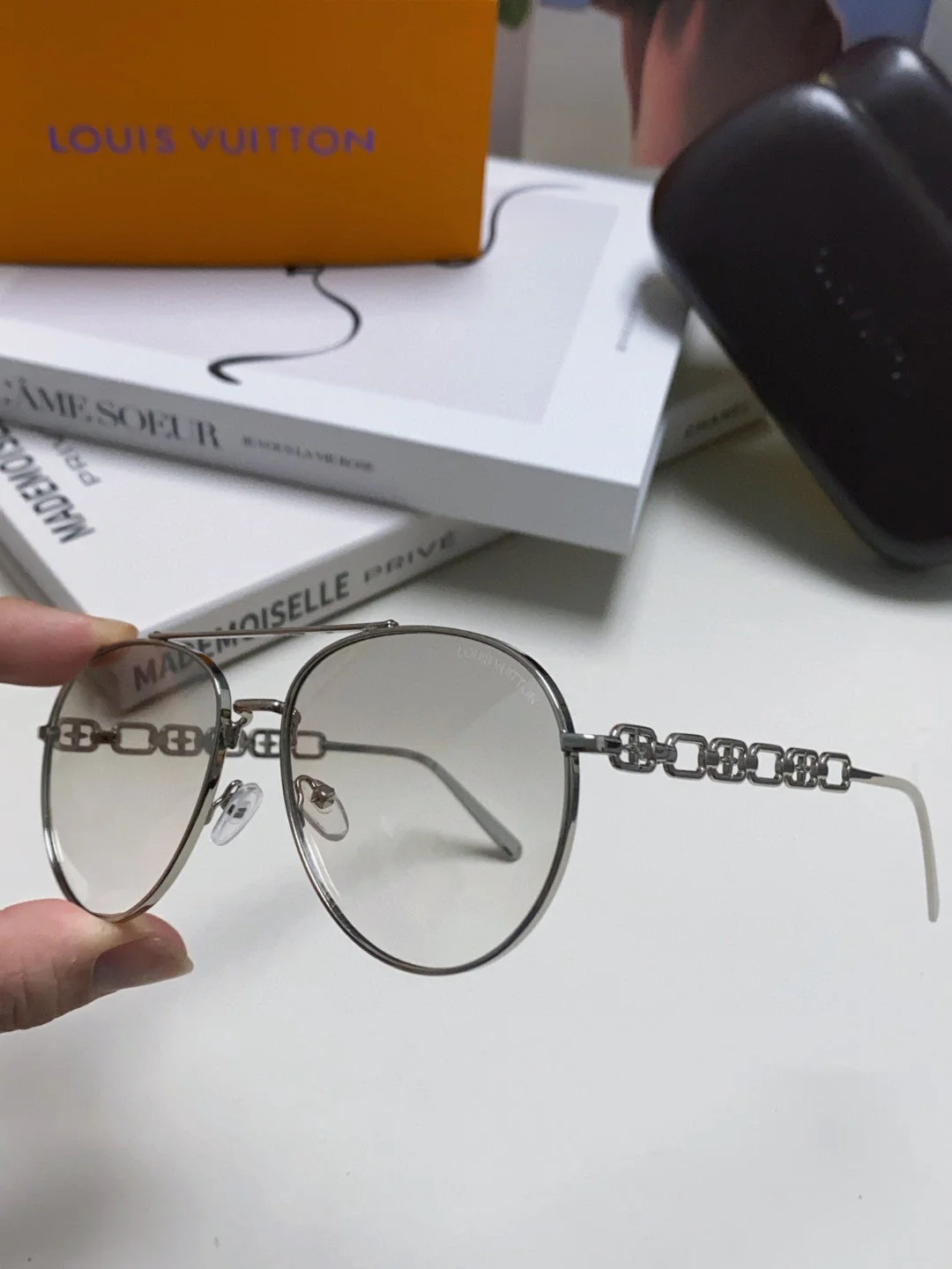 CHAIN PILOT SUNGLASS 581379 IN SILVER METAL LIGHT GREY SMOKE LENSES