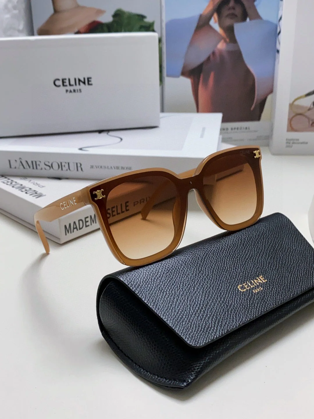 TRIOMPHE SUNGLASSES 552774 IN CARAMEL ACETATE TEXT LOGO