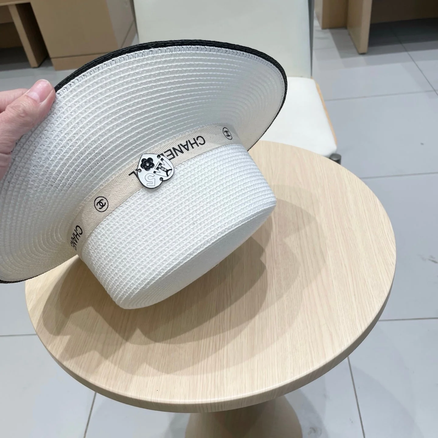 FLAT STRAW HAT WHITE 672721