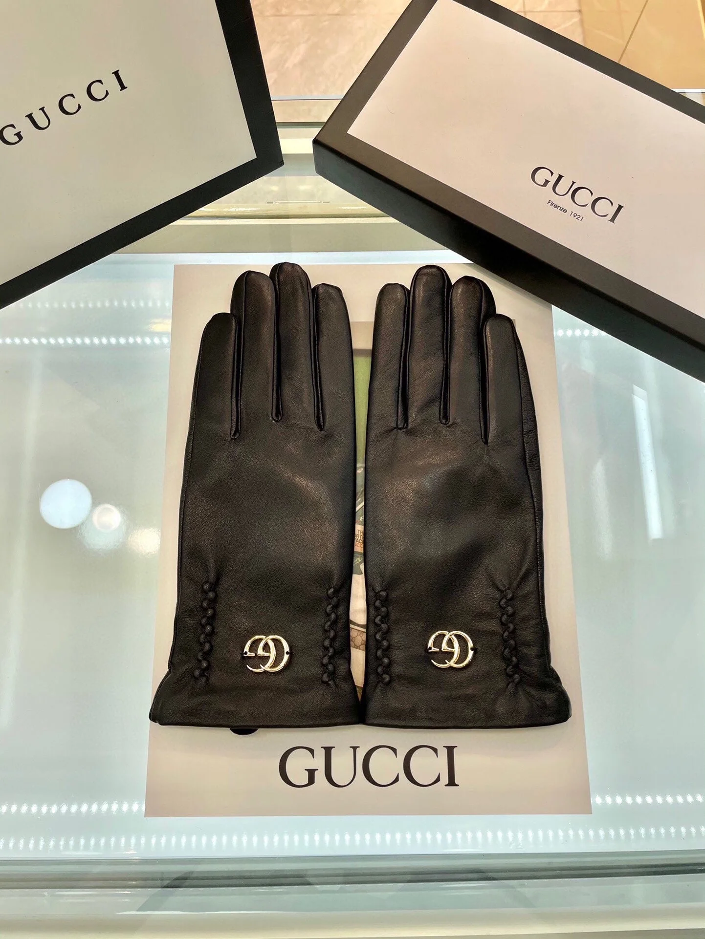 GLOVES IN BLACK LAMBSKIN AND FLEECE LINING 441830