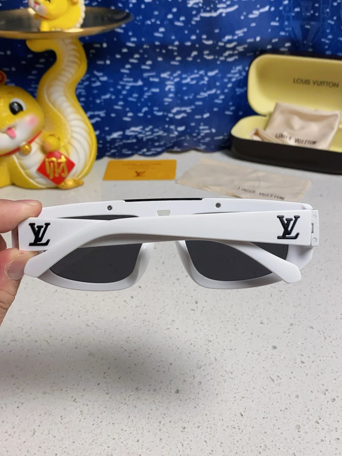CLASH PILOT SUNGLASSES 567478 IN WHITE ACTETE BLACK METAL