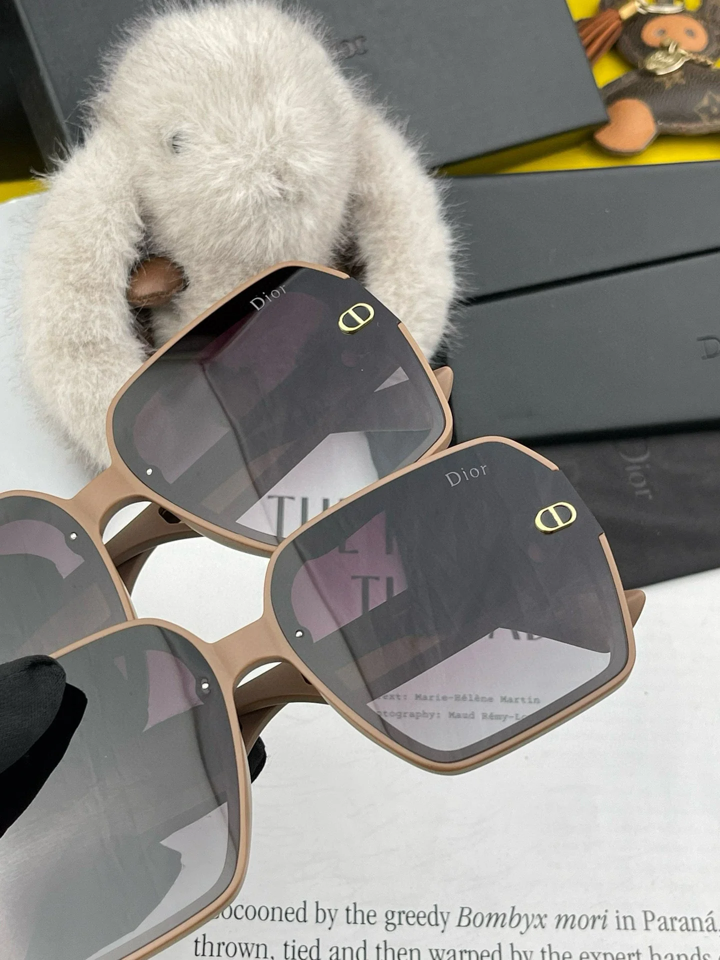 MONTAIGNE SQUARE SUNGLASS D1292 IN LIGHT BROWN ACETATE