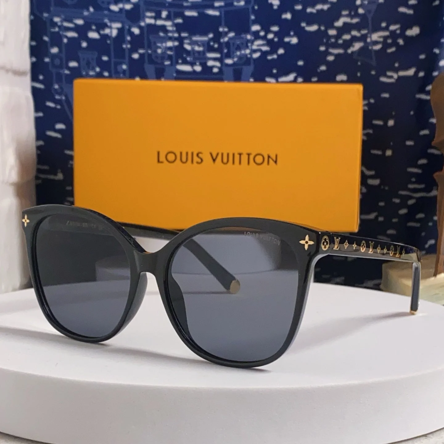 CAT EYE SUNGLASSES 573322 IN BLACK ACETATE MONOGRAM LOGO