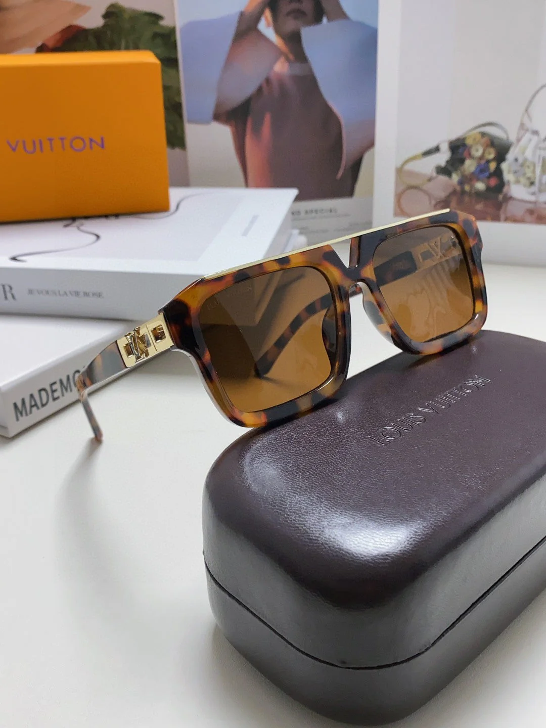 MASCOT PILOT SQUARE SUNGLASS 581376 IN HAVANA ACETATE GOLD METAL