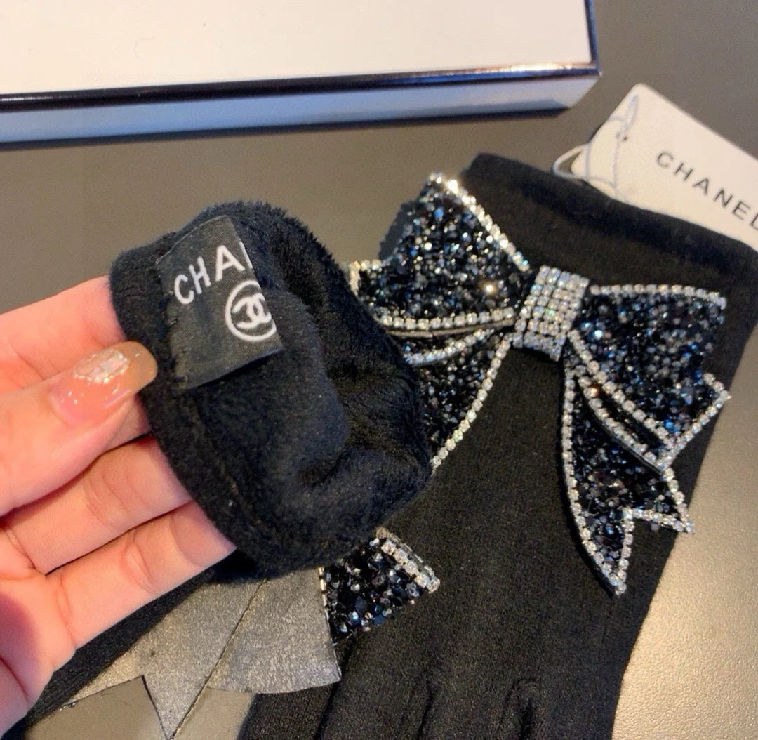 GLOVES IN BLACK WOOL WITH RHINSTONES 429247