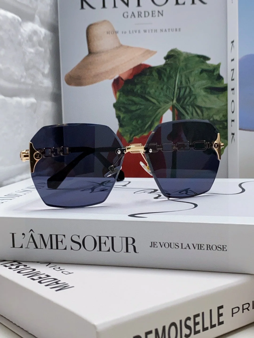 CHAIN SQUARE SUNGLASSES 570261 IN GOLD METAL BLACK LENS