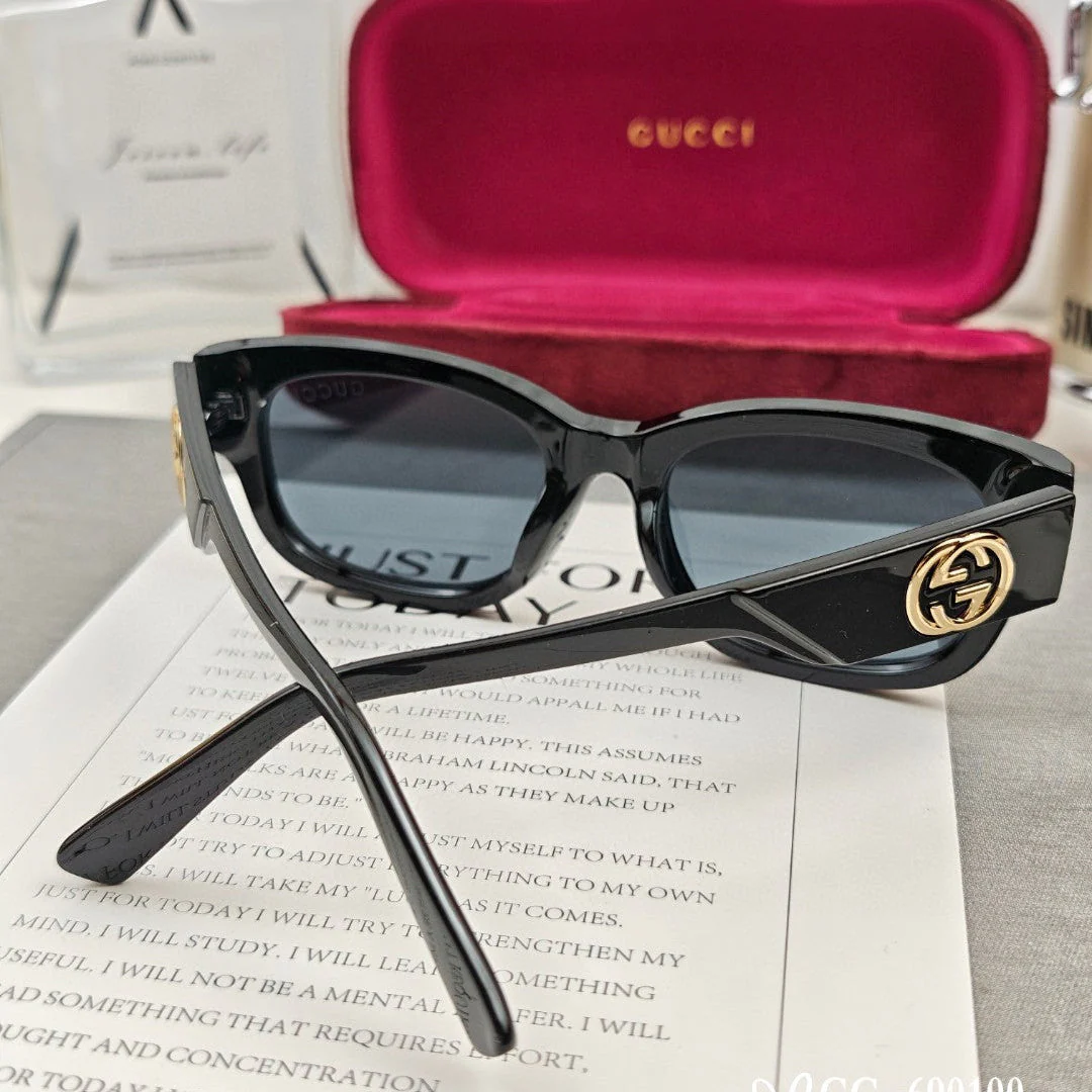 EMBOSSED LOGO OVAL FRAME SUNGLASSES 69100 IN ACETATE