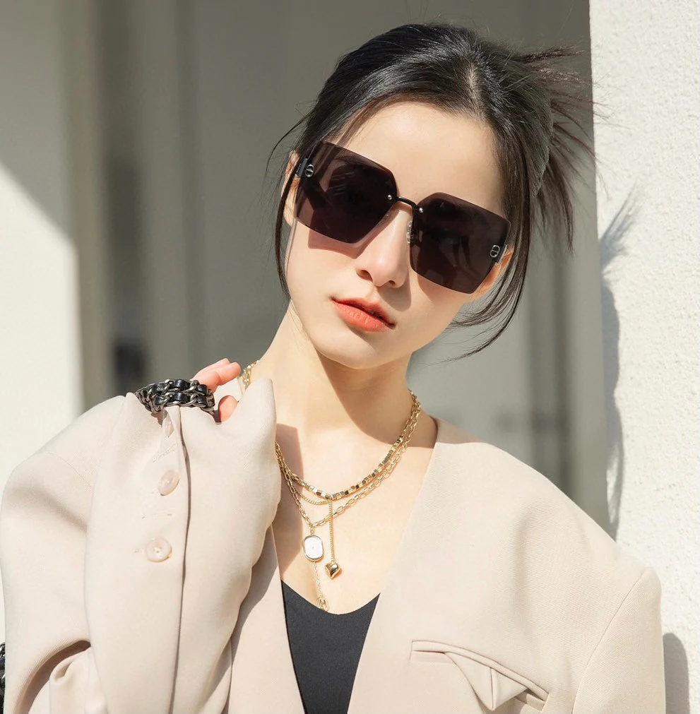 MONTAIGNE SQUARE SUNGLASS CD7159 IN ACETATE