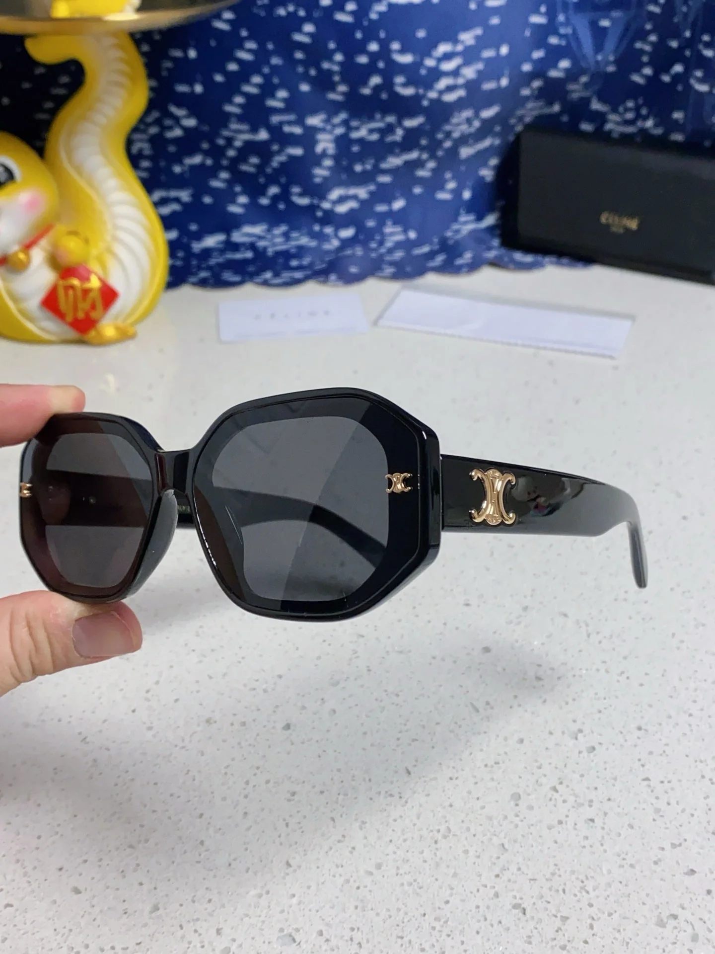 TRIOMPHE SQUARE SUNGLASS 566744 IN BLACK ACETATE