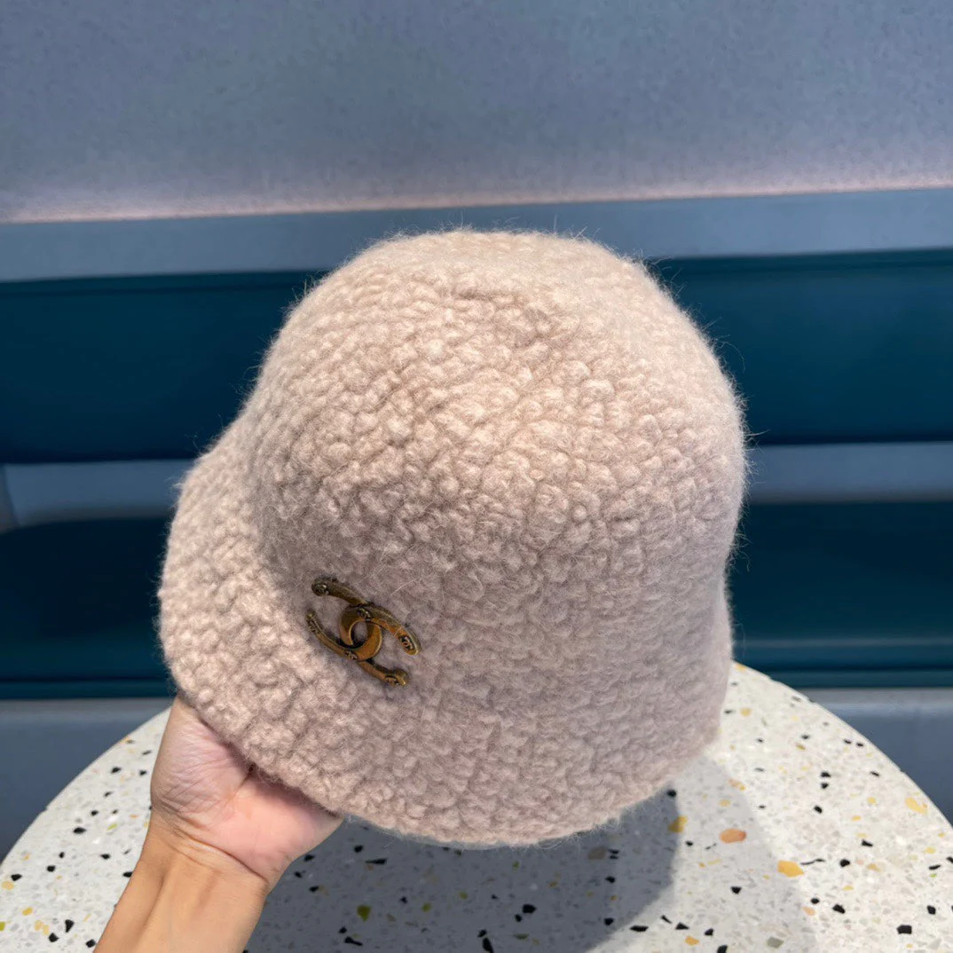 BUCKET HAT IN LIGHT PINK LAMB FUR 422034