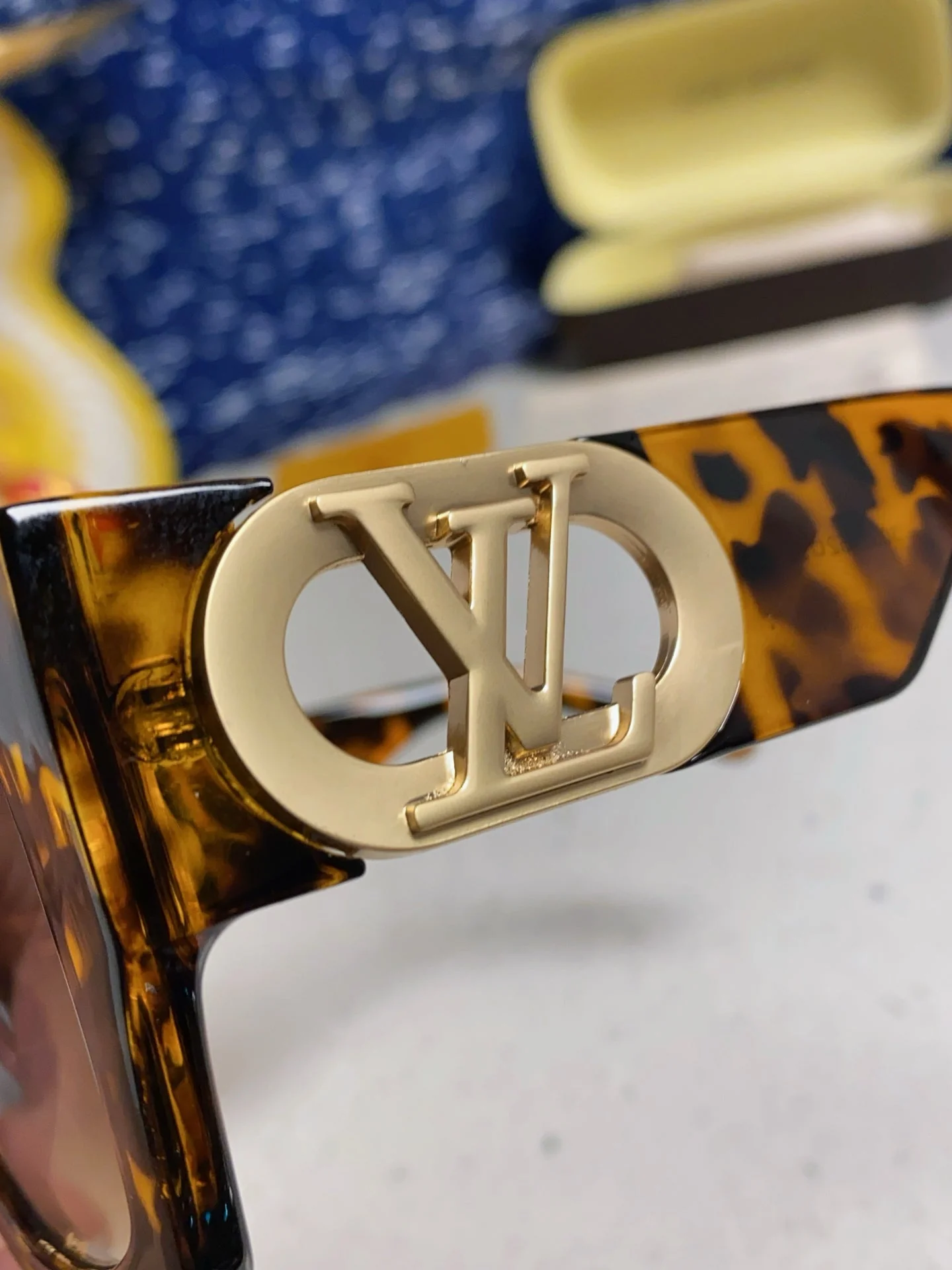 LINK SQUARE SUNGLASSES 570275 IN HAVANA ACETATE GOLD LOGO