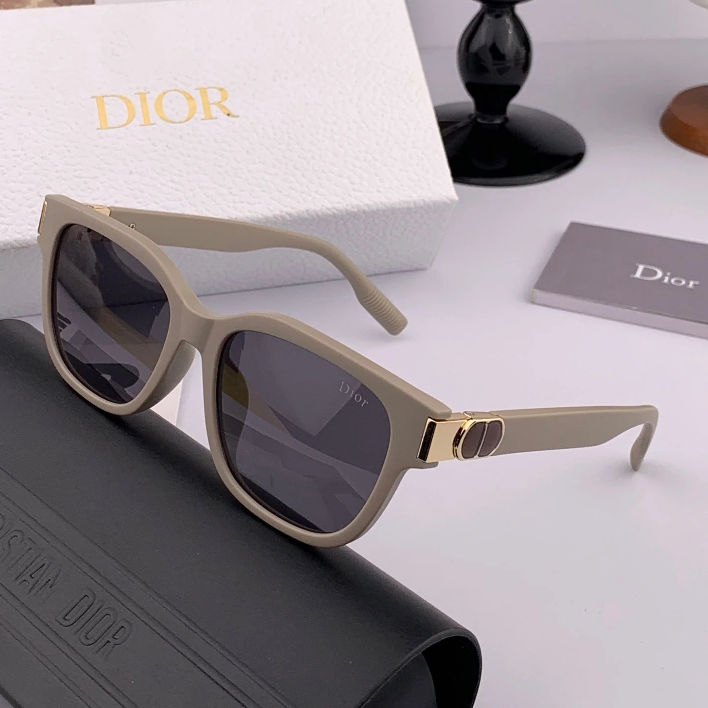 MONTAIGNE SUNGLASS CD6113 IN ACETATE