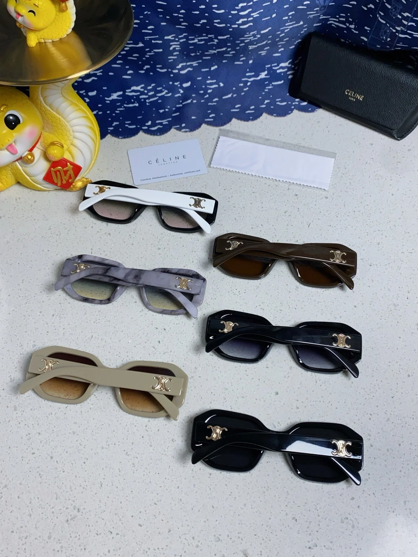 TRIOMPHE SQUARE SUNGLASS 566739 IN BLACK AND WHITE ACETATE