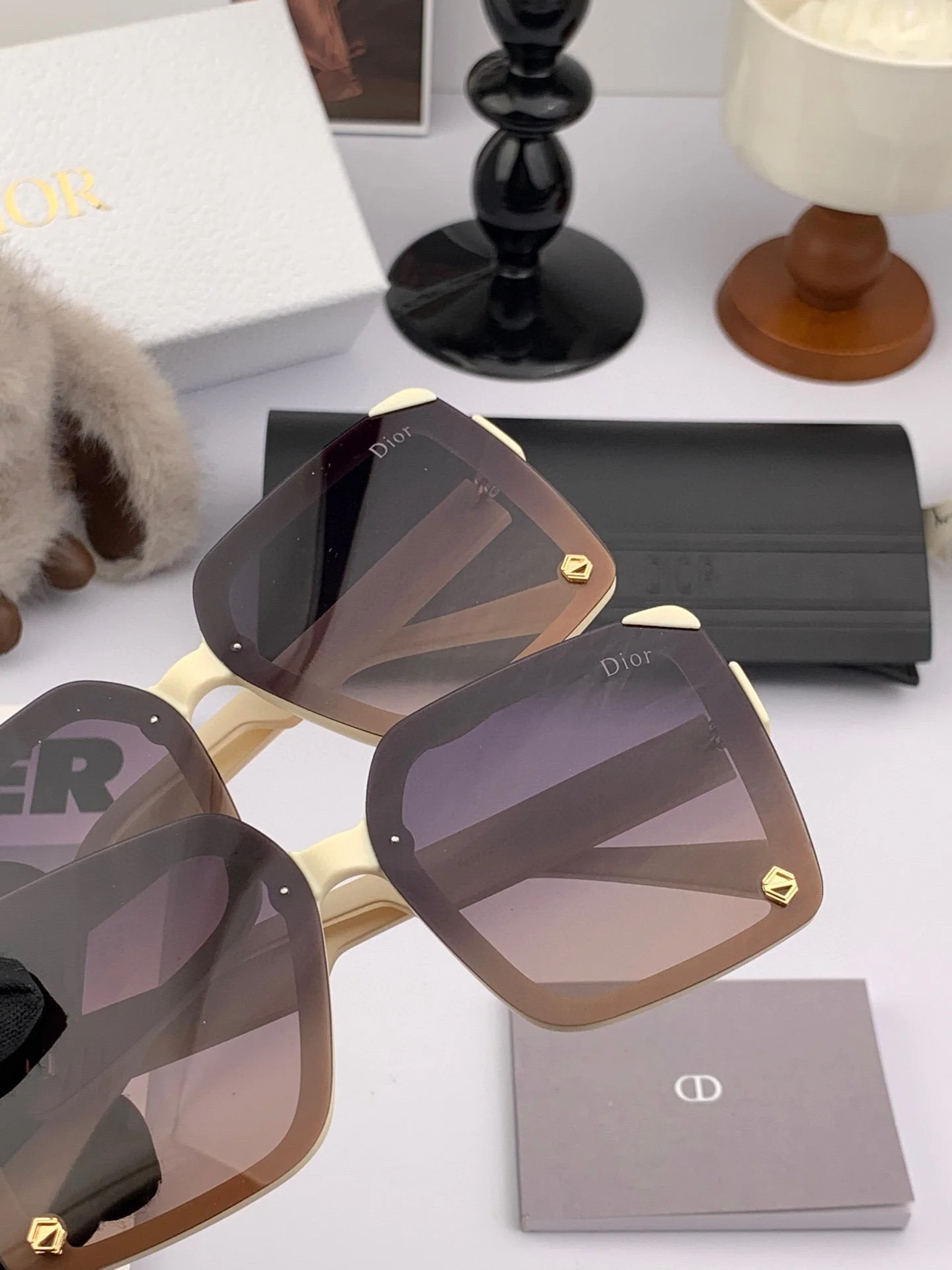 MONTAIGNE SUNGLASS D7191 IN ACETATE