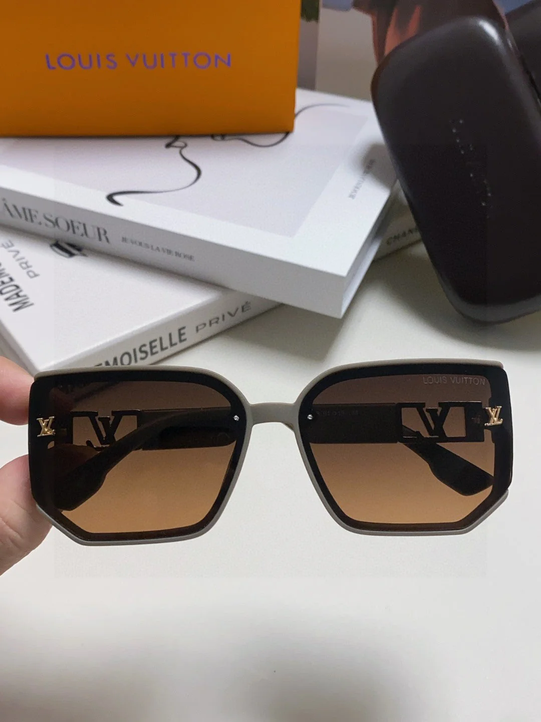 CLASH SQUARE SUNGLASSES 570250 IN GREY ACETATE