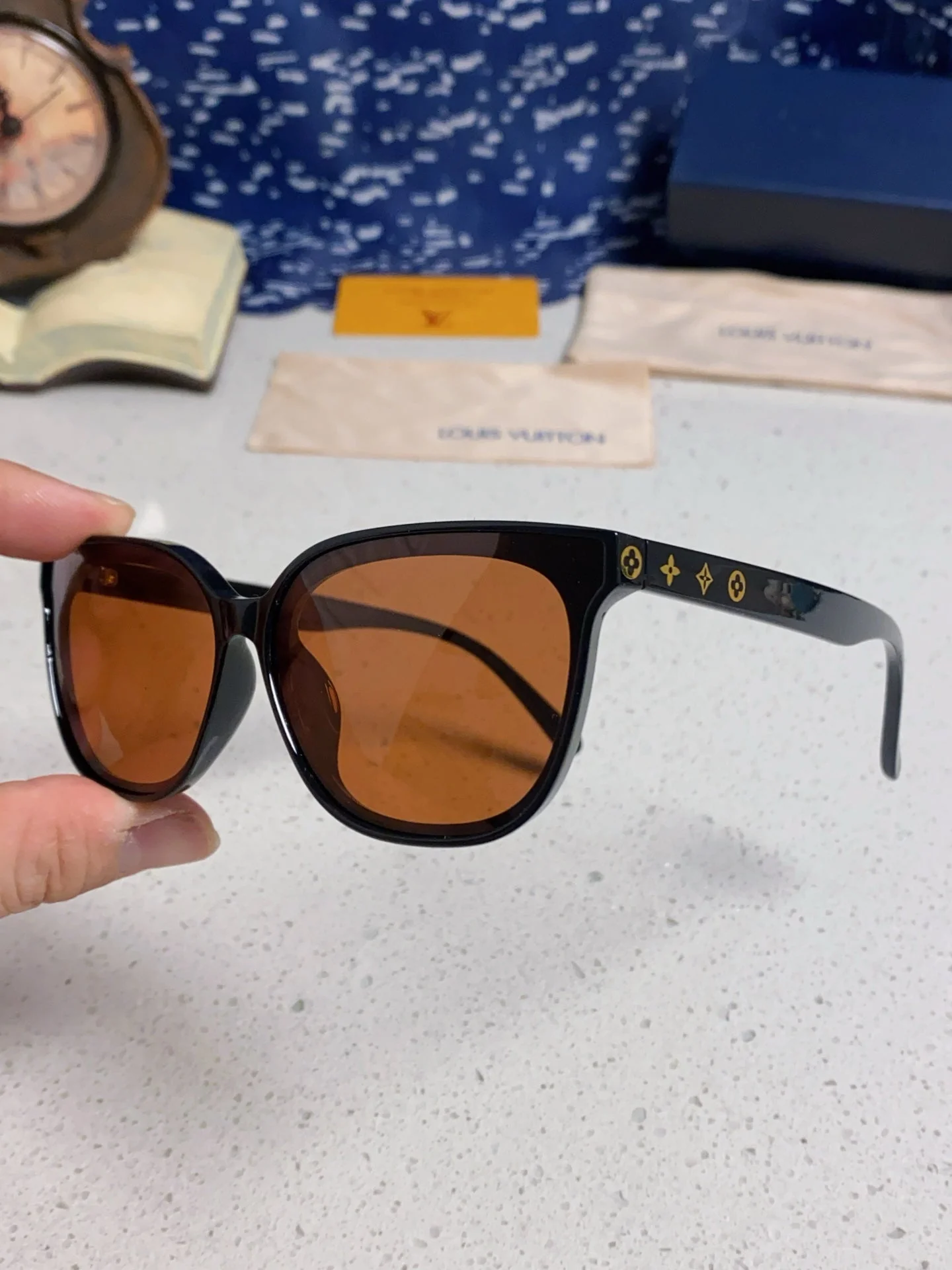 CAT EYE SUNGLASSES 571647 IN BLACK ACETATE BROWN LENS