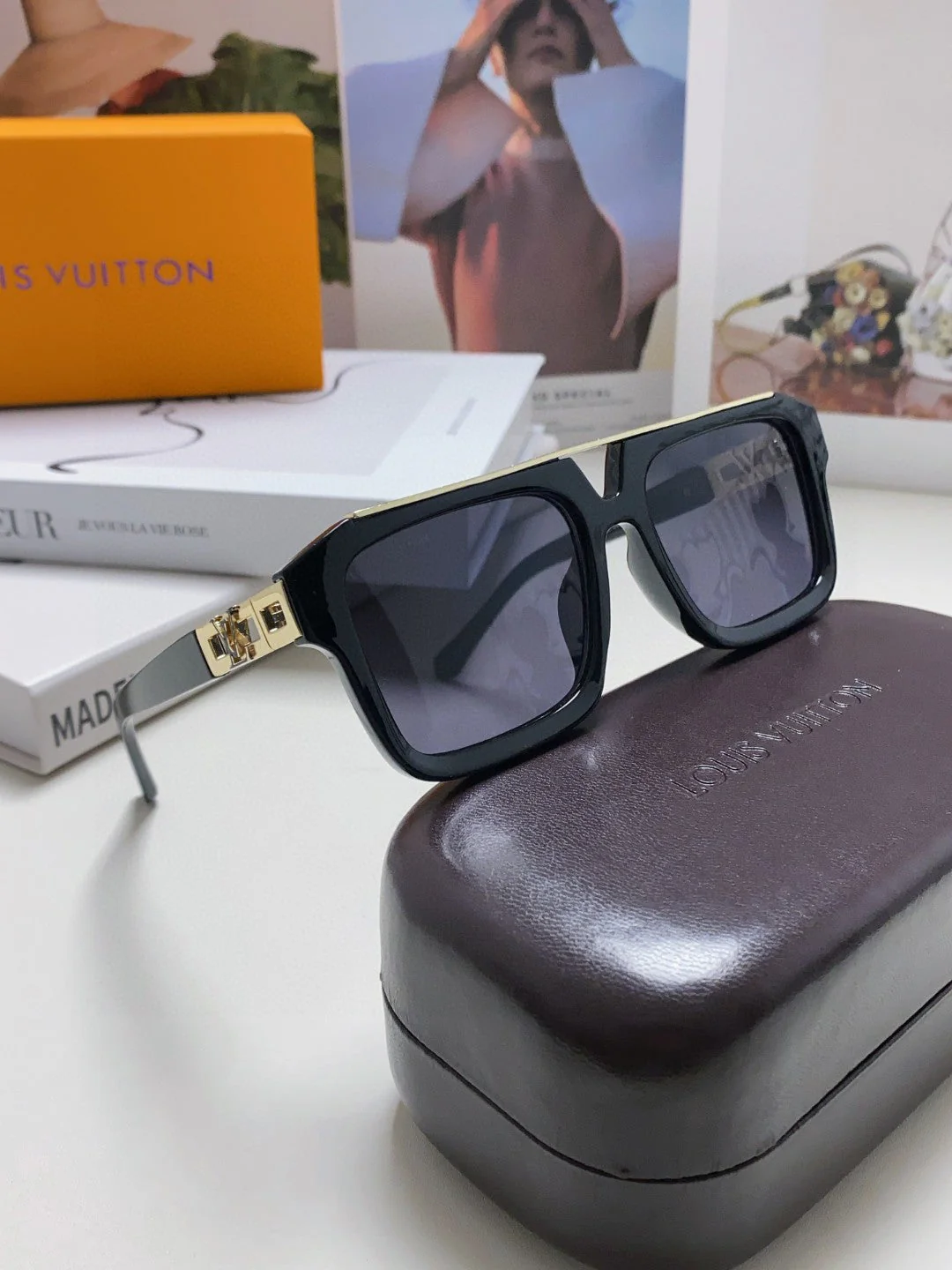 MASCOT PILOT SQUARE SUNGLASS 581378 IN BLACK ACETATE GOLD METAL