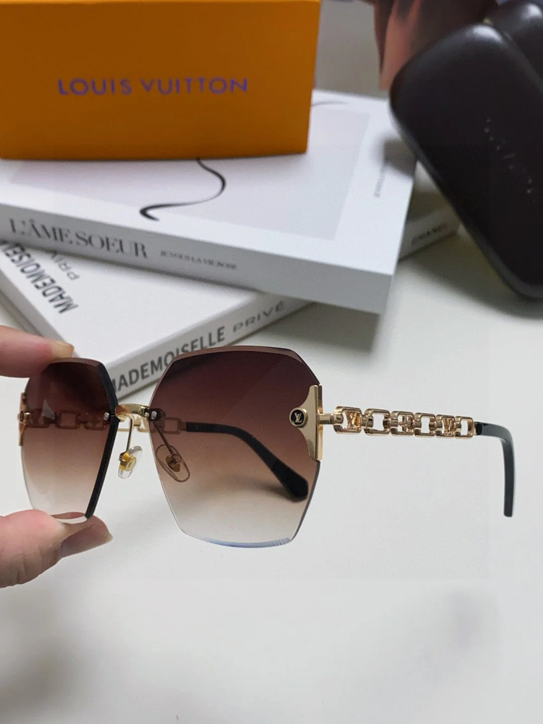 CHAIN SQUARE SUNGLASSES 570260 IN GOLD METAL BROWN SMOKE LENS