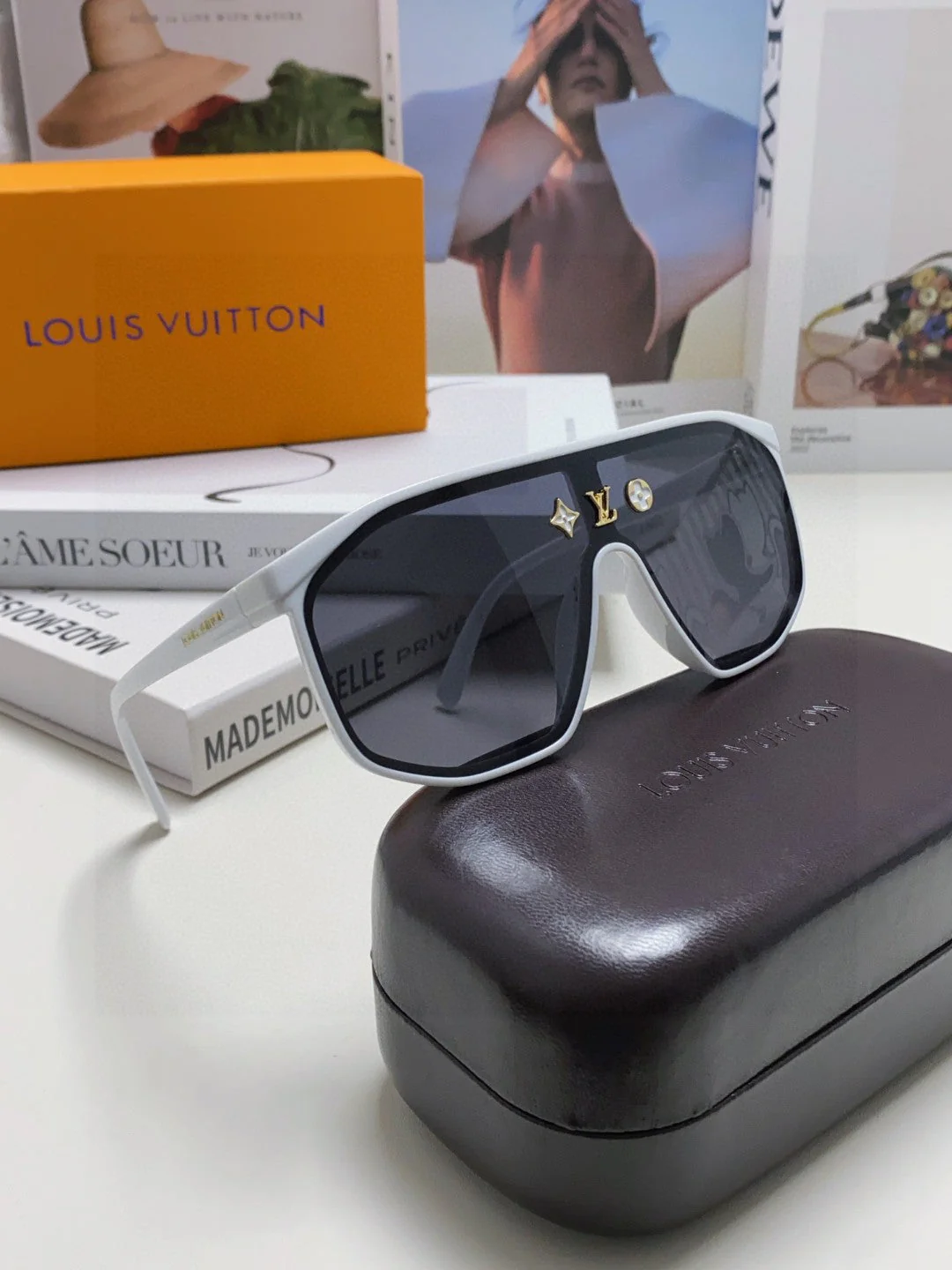 WAIMEA SUNGLASSES 570269 IN WHITE ACETATE