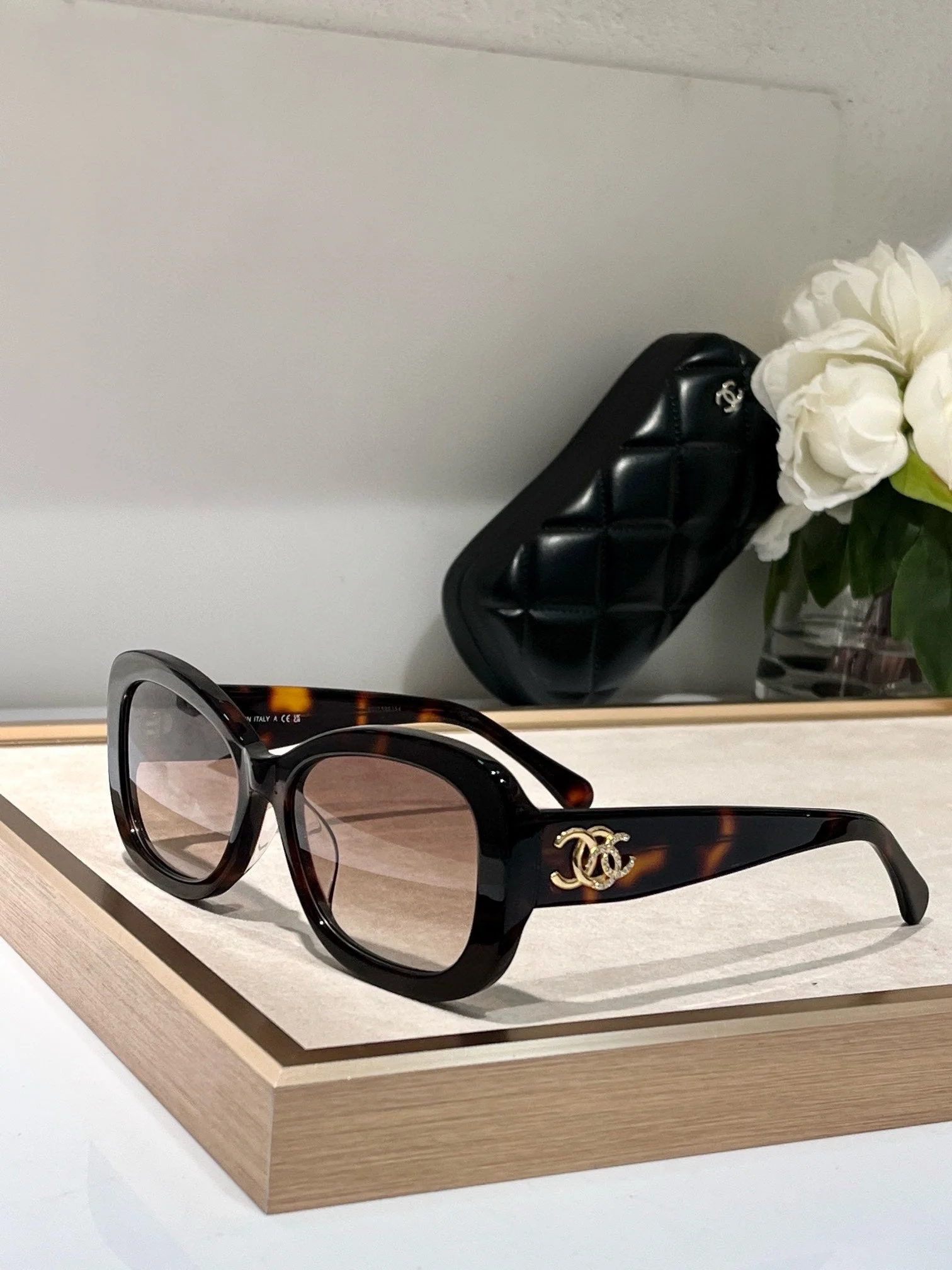 SQUARE SUNGLASSES CH5468B IN ACETATE EMBOSSED DIAMOND