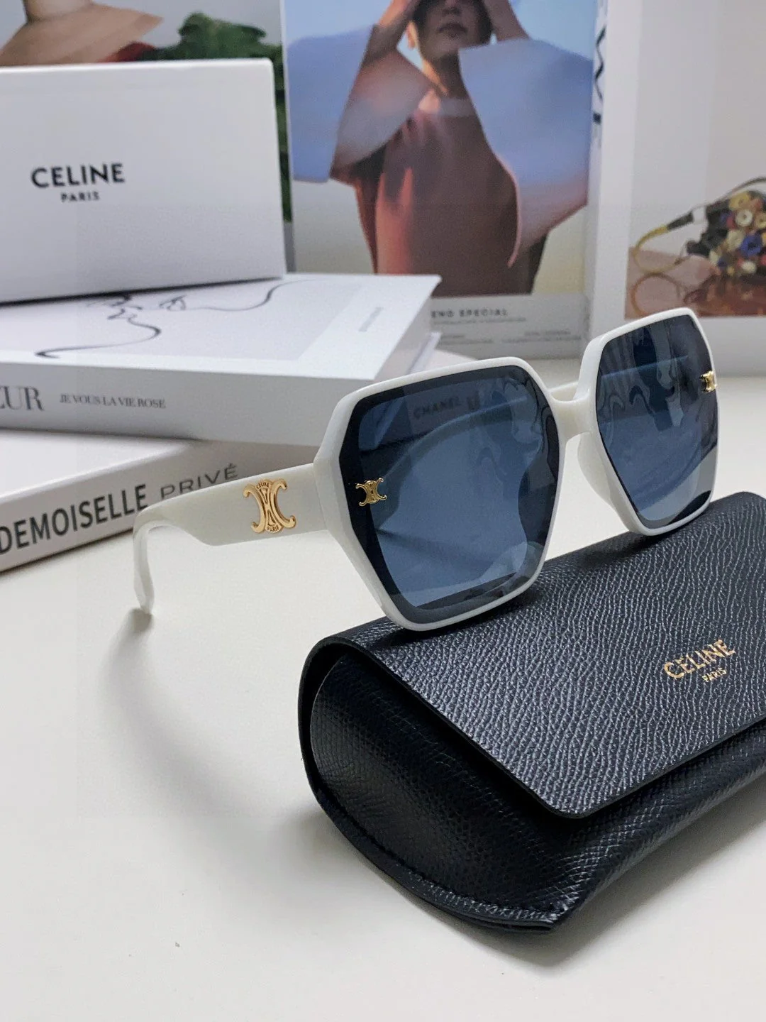 TRIOMPHE SUNGLASSES 552771 IN WHITE ACETATE