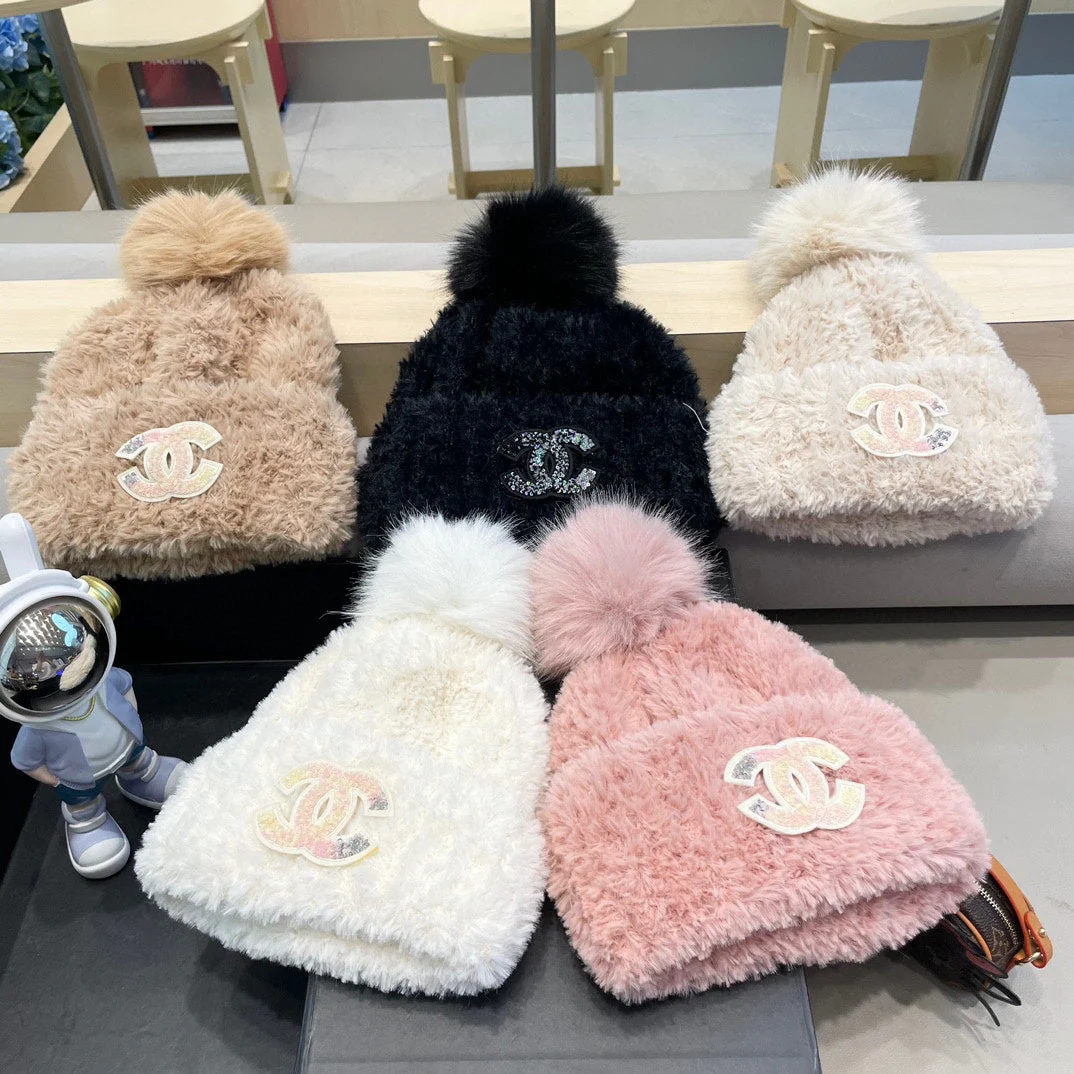 BEANIE HAT IN WHITE SOLF FLEECE 419714