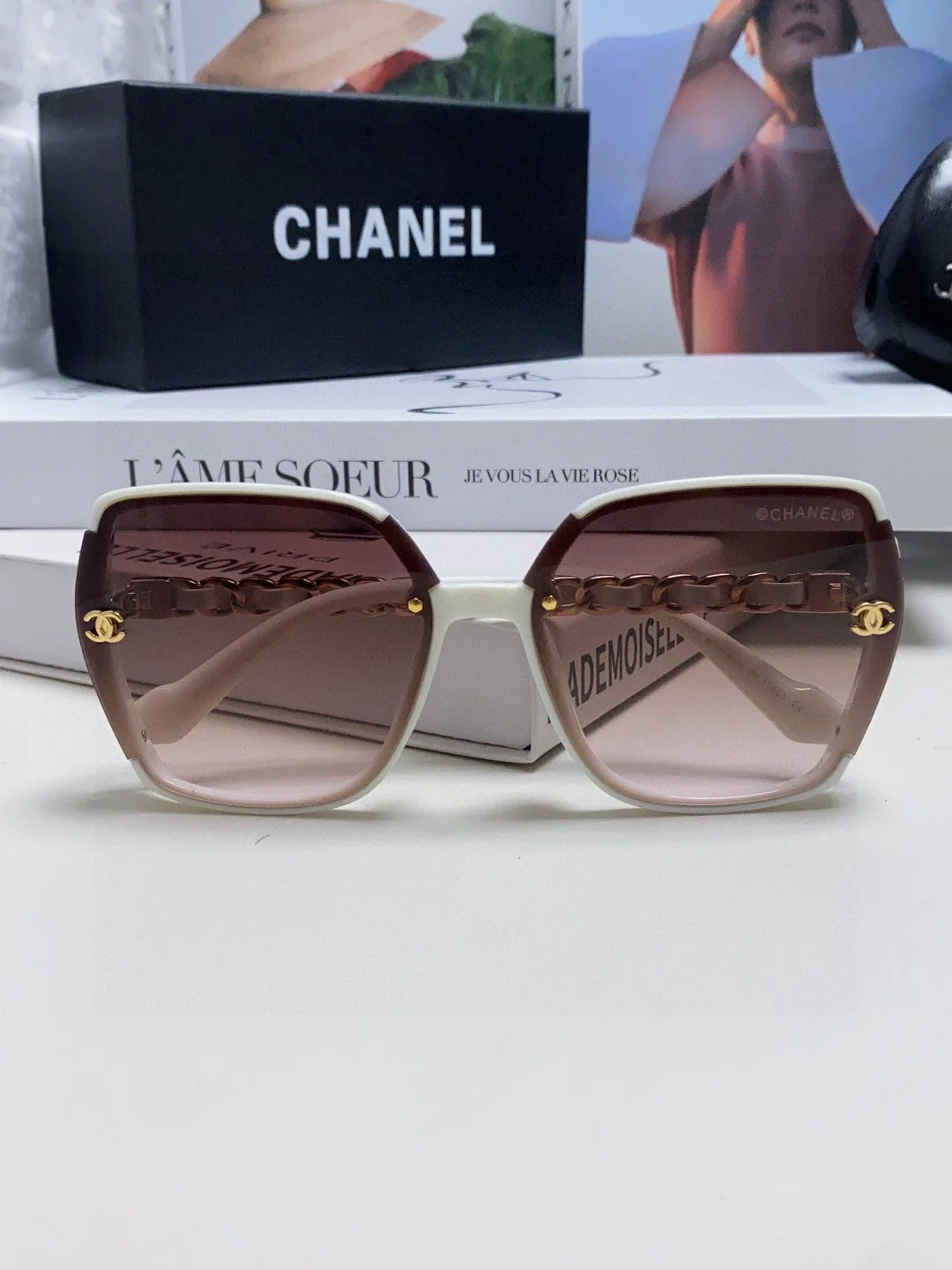SQUARE SUNGLASSES 632874 IN WHITE ACETATE