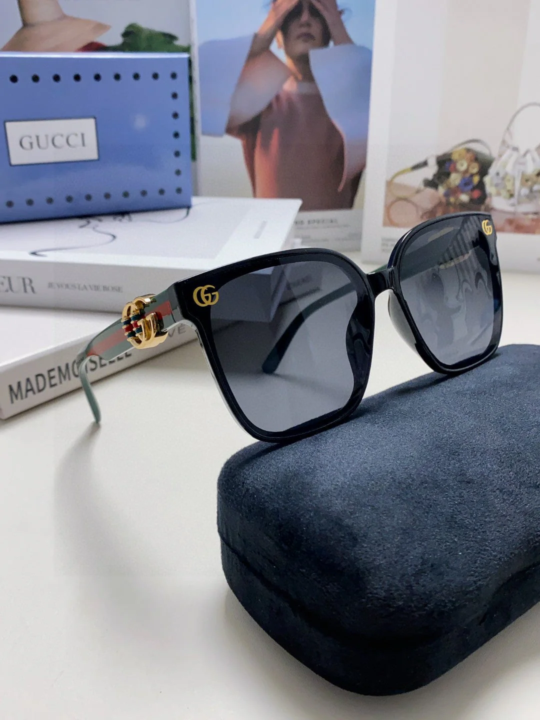 EMBOSSED LOGO BUTTERFLY FRAME SUNGLASSES 576876 IN ACETATE