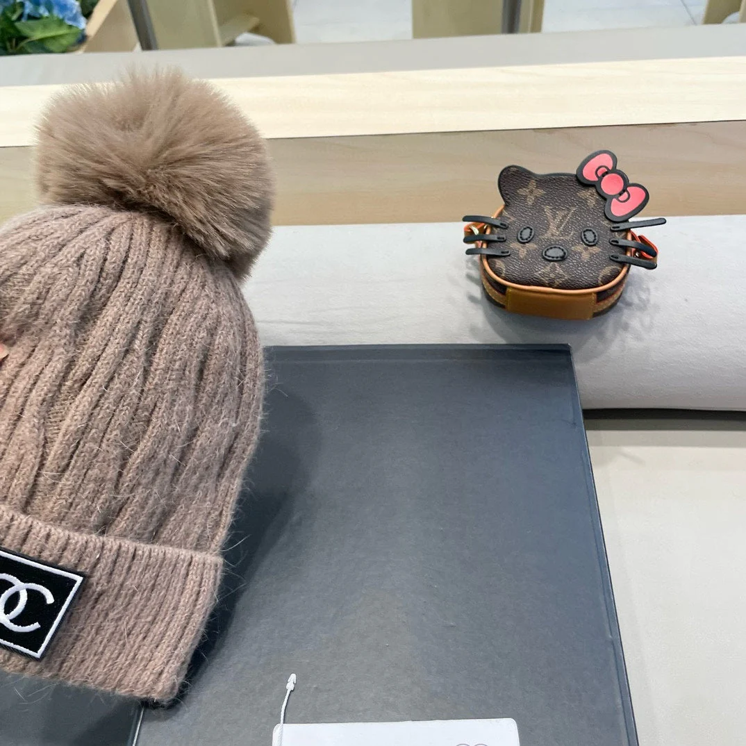 BEANIE HAT IN LIGHT BROWN WOOL 422175