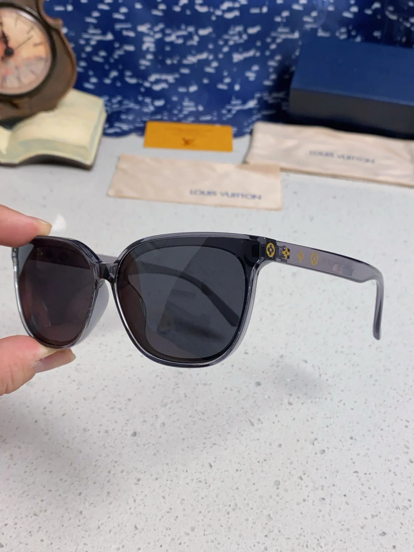 CAT EYE SUNGLASSES 571649 IN GREY CLEAR ACETATE