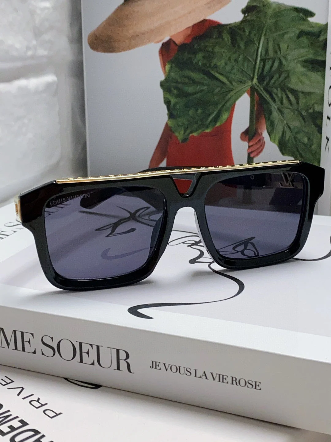 MASCOT PILOT SQUARE SUNGLASS 581378 IN BLACK ACETATE GOLD METAL