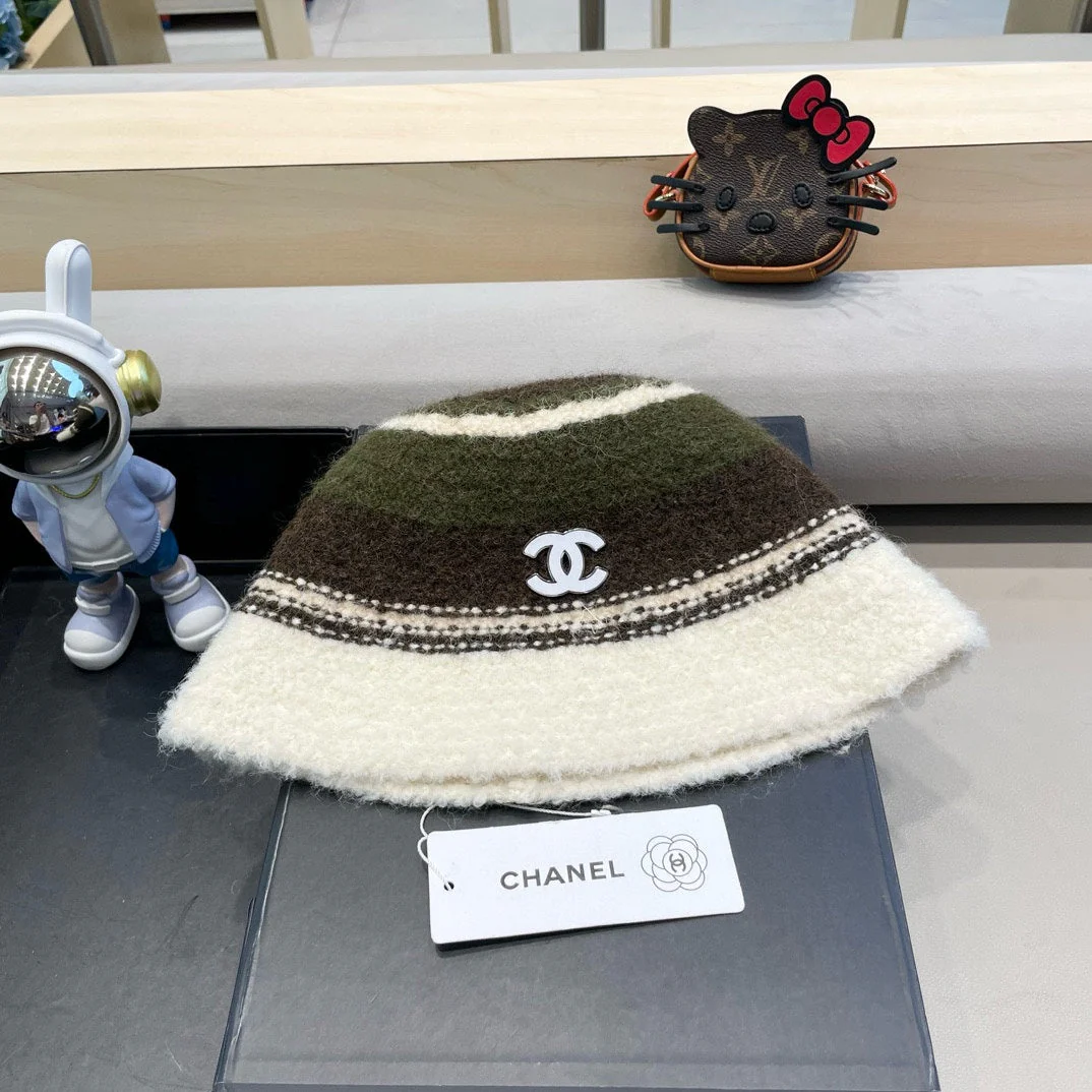 BUCKET HAT IN COLORFUL FLEECE 421131