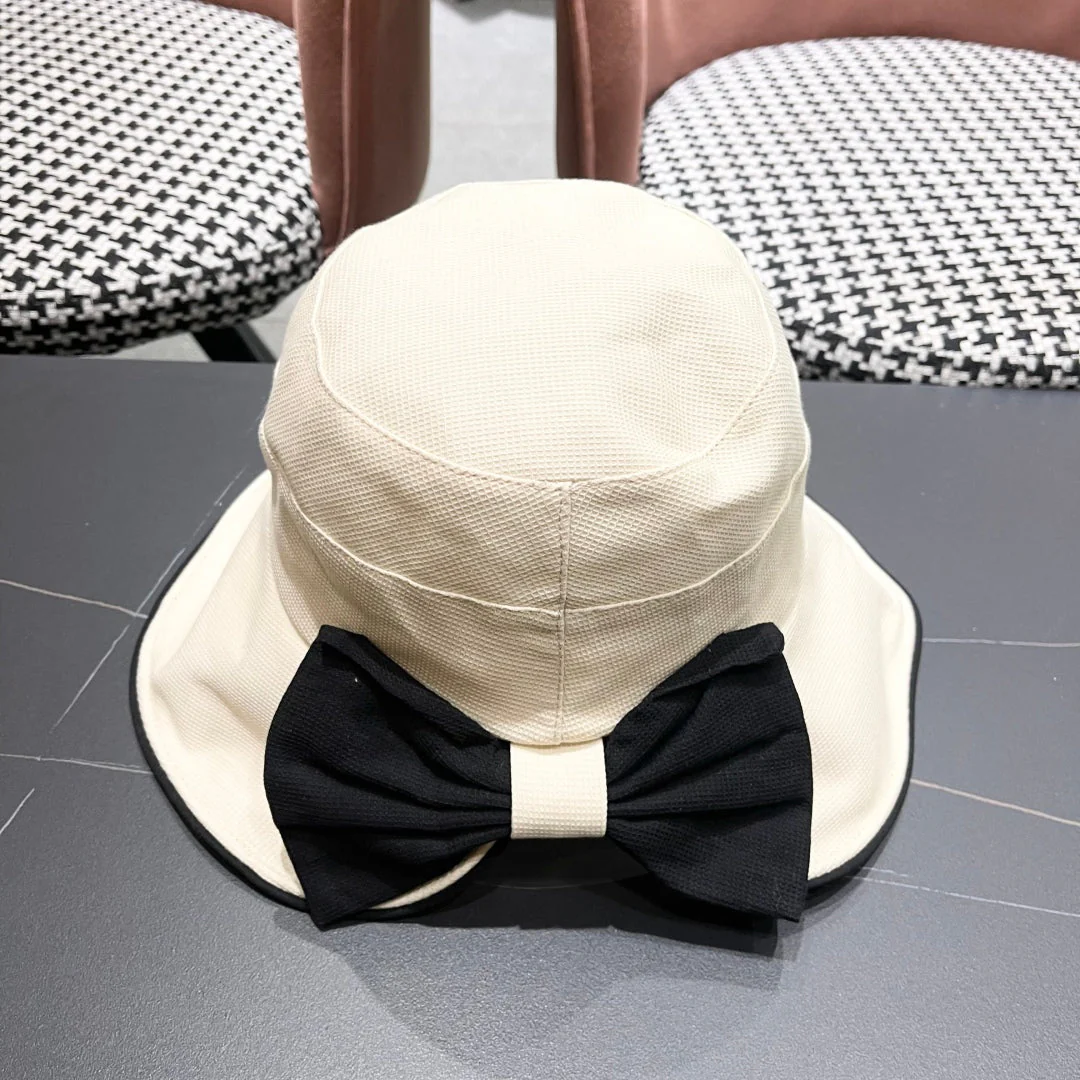 BUCKET HAT MODEL 650289 IN WHITE FABRIC